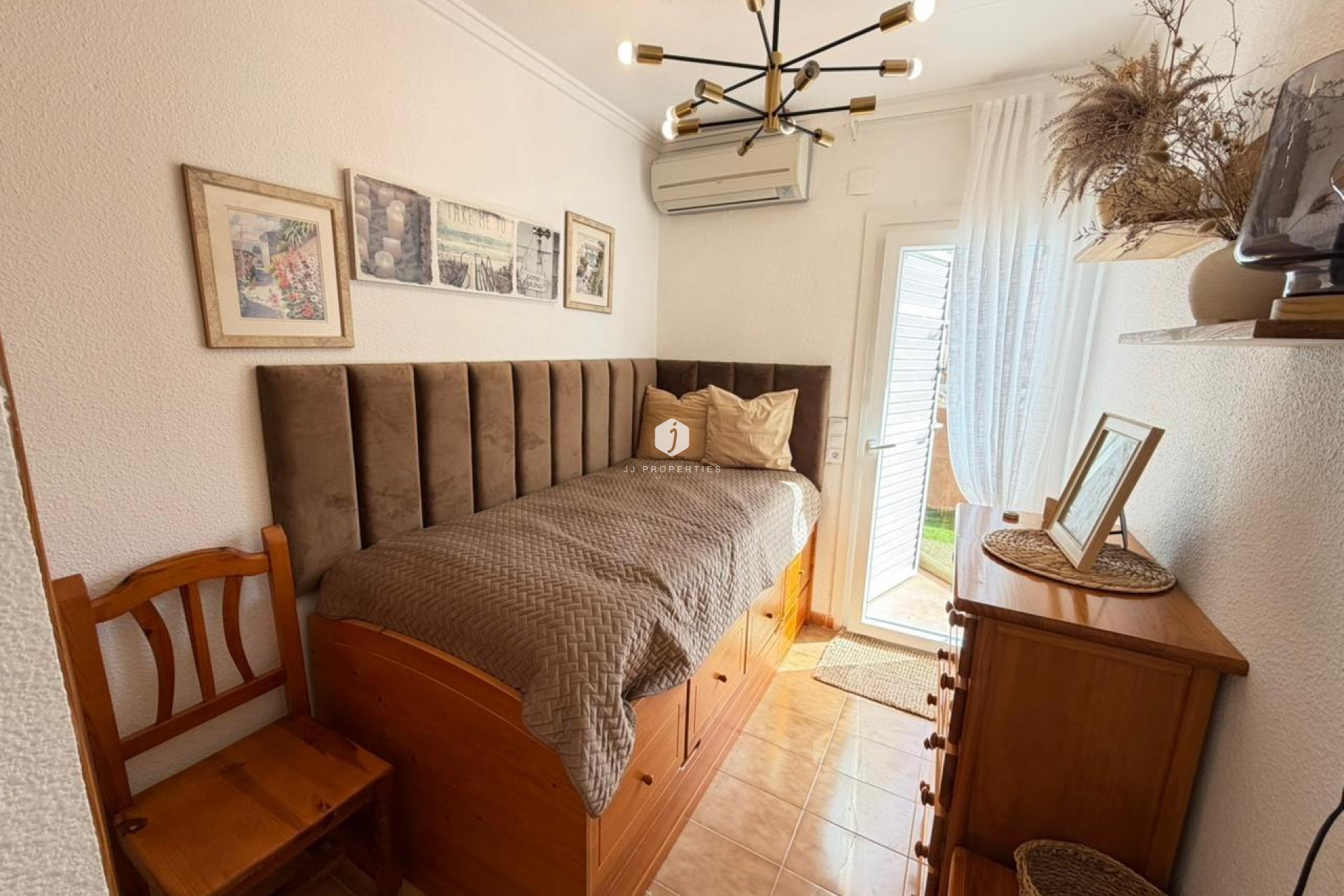 Resale - Chalet -
Torrevieja - Los Frutales