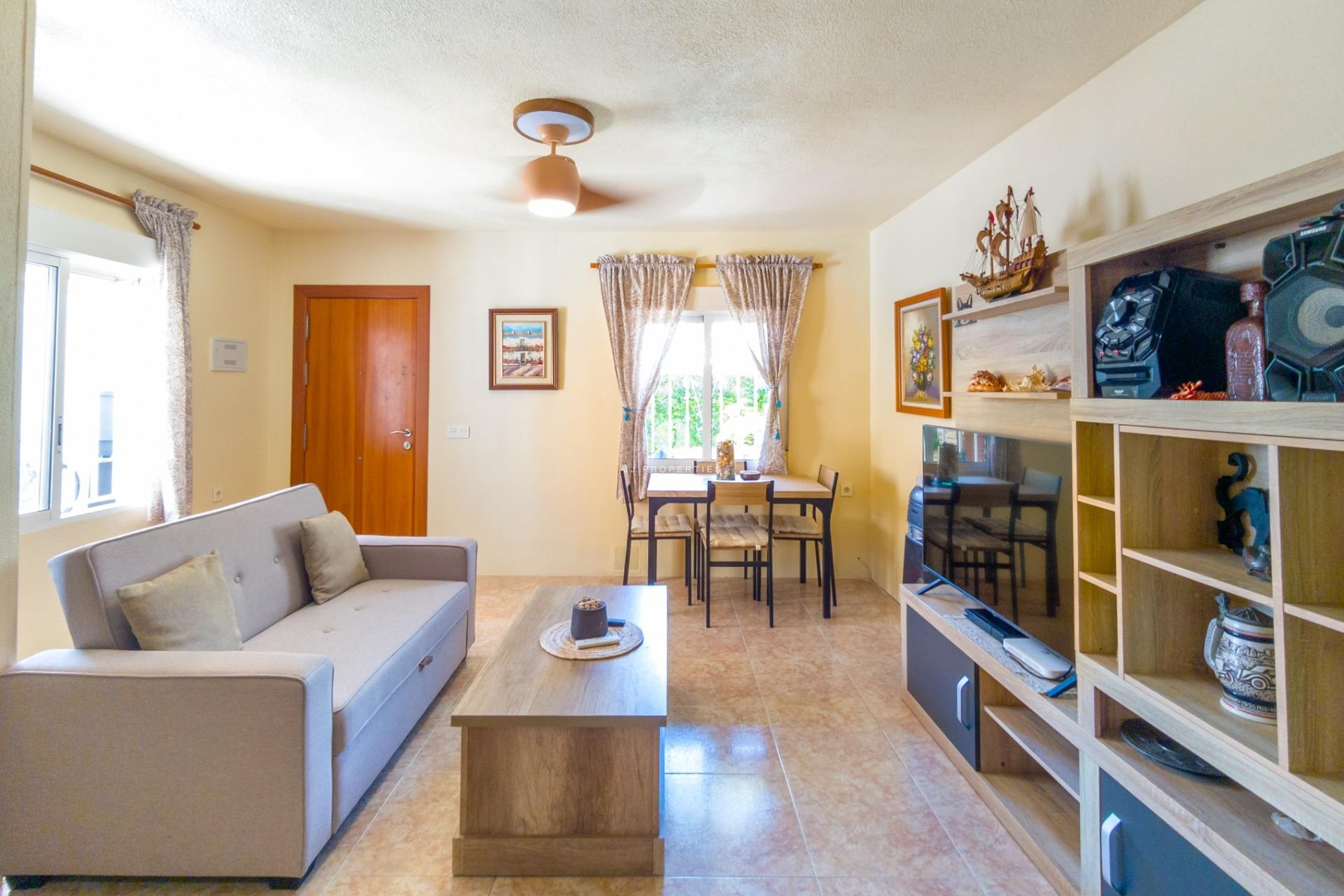 Resale - Chalet -
Torrevieja - Nueva Torrevieja