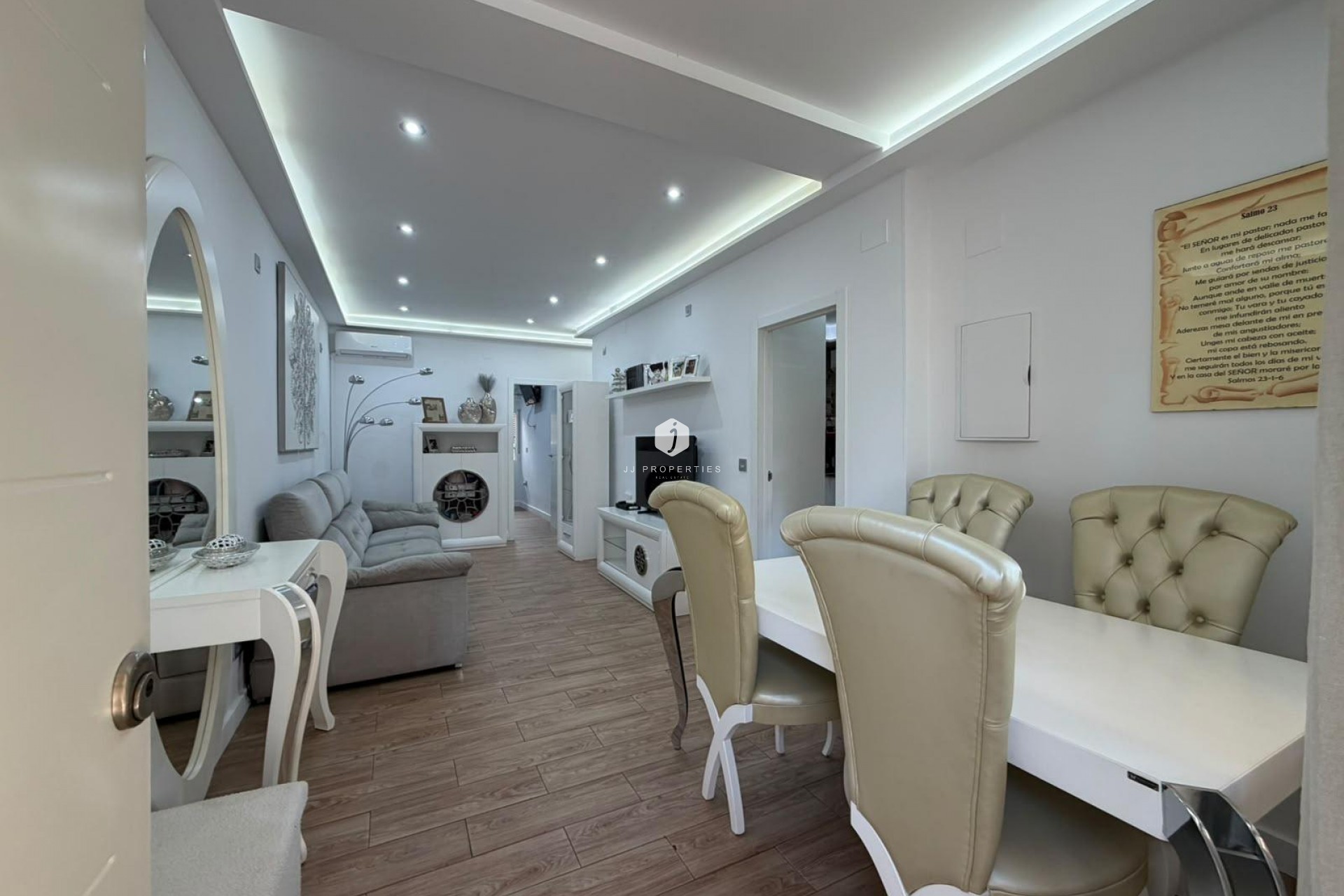 Resale - Chalet -
Torrevieja - Nueva Torrevieja