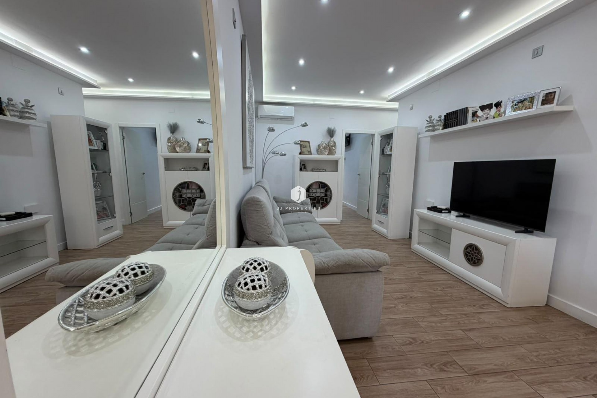 Resale - Chalet -
Torrevieja - Nueva Torrevieja