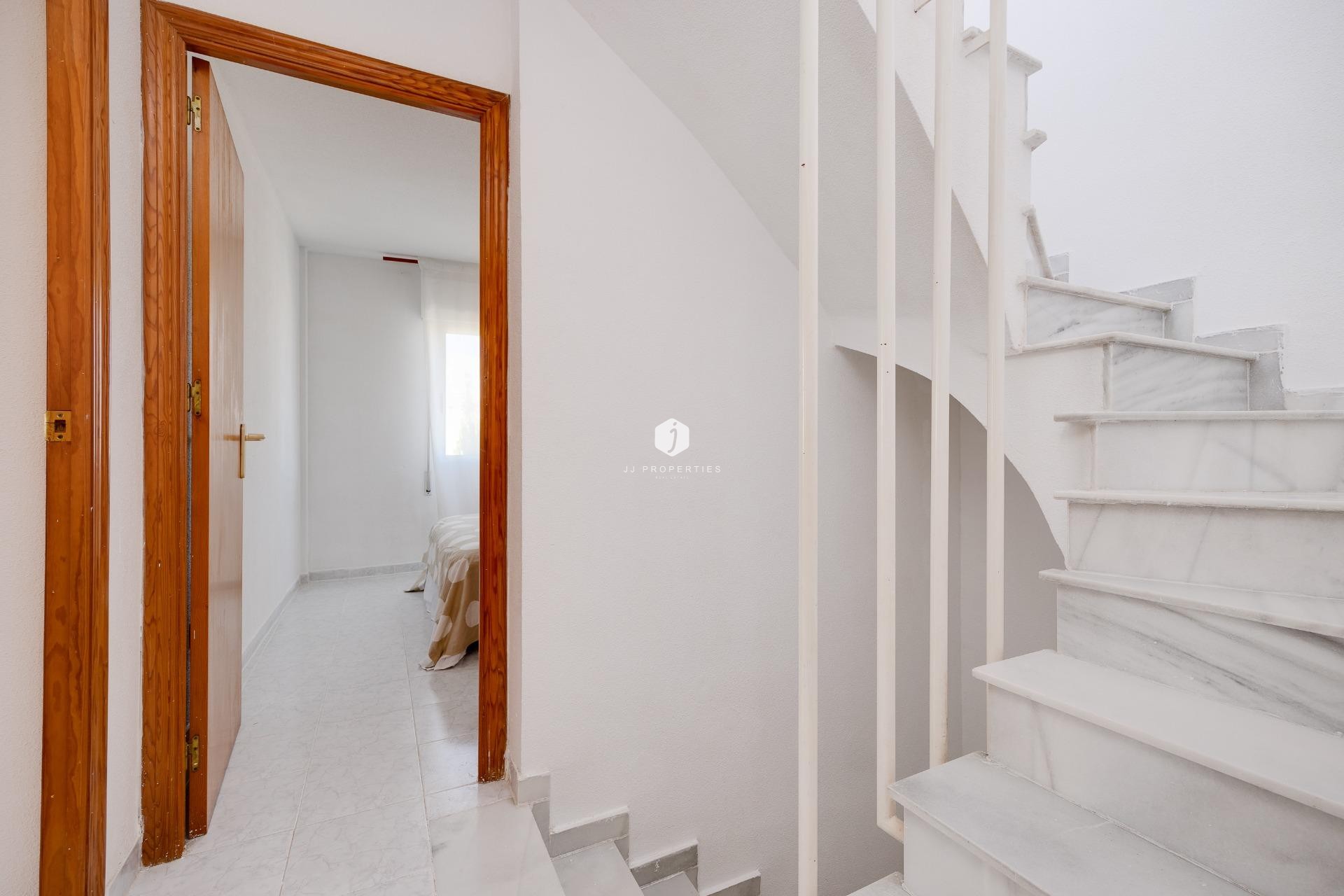 Resale - Chalet -
Torrevieja - Paraje Natural