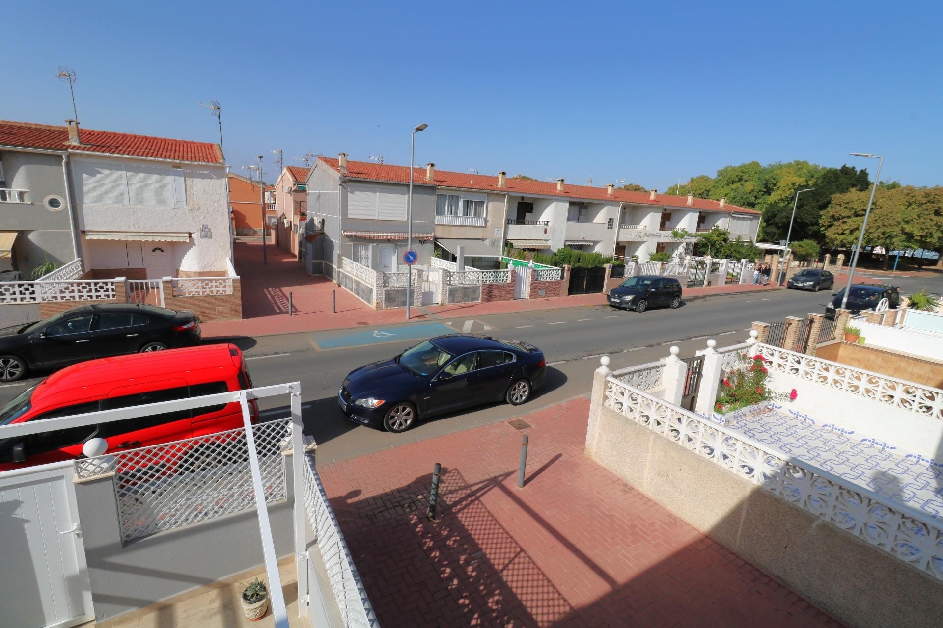 Resale - Chalet -
Torrevieja - Playa de los Naufragos