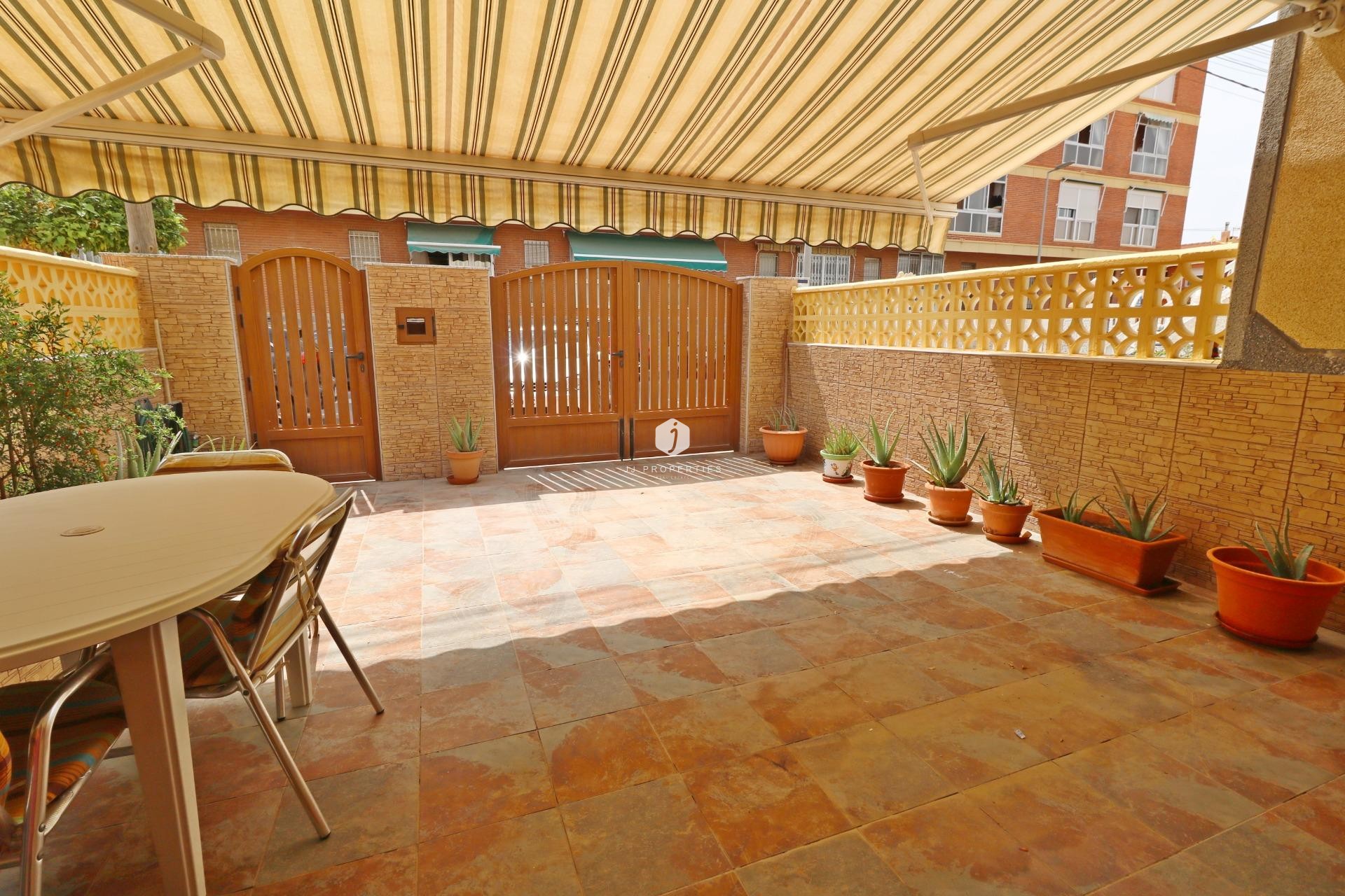 Resale - Chalet -
Torrevieja - Playa de los Naufragos