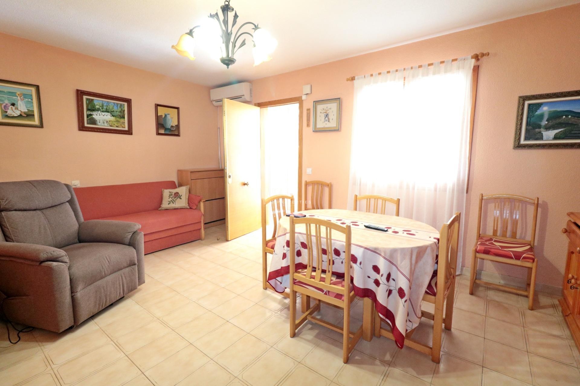 Resale - Chalet -
Torrevieja - Playa de los Naufragos