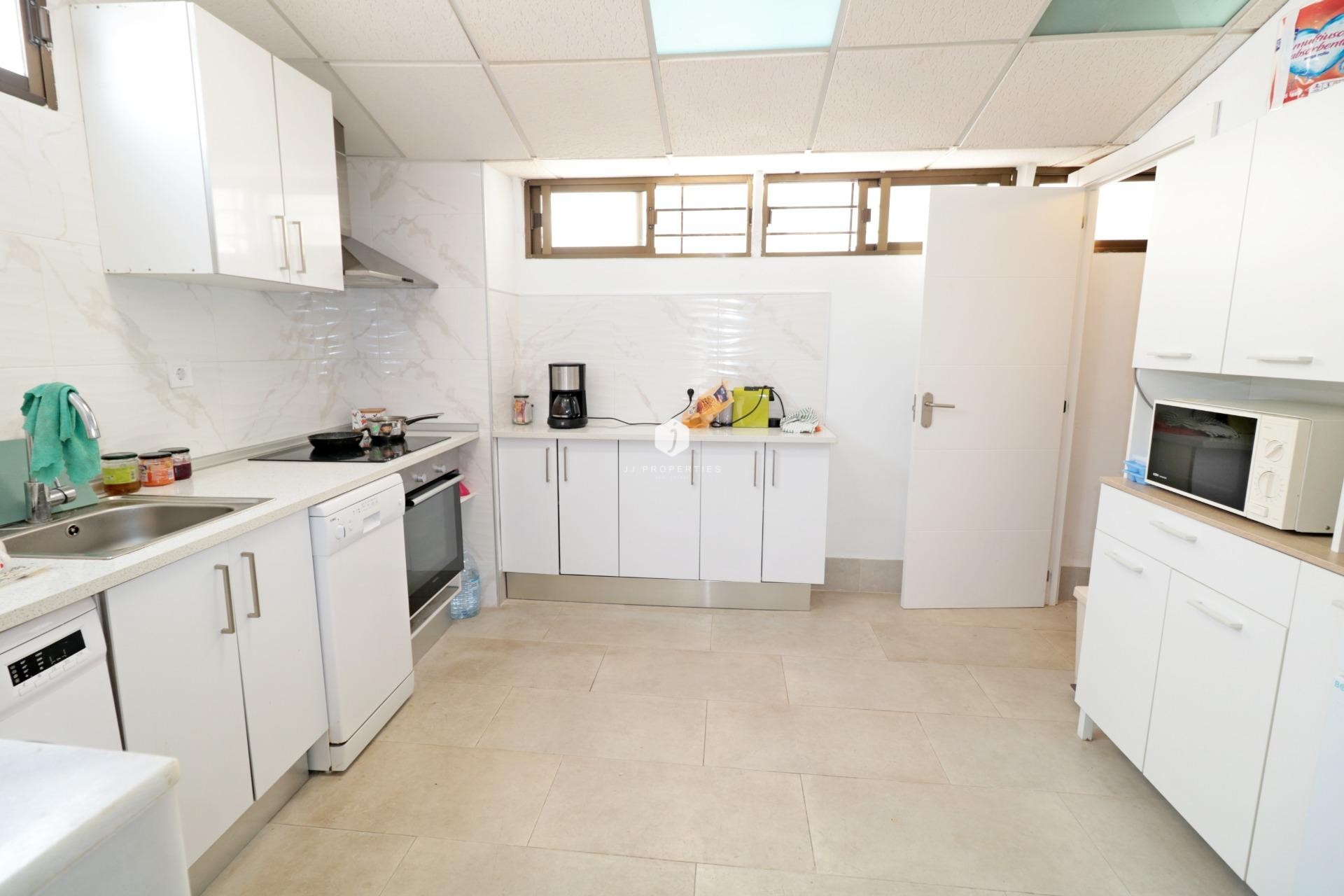 Resale - Chalet -
Torrevieja - Playa de los Naufragos