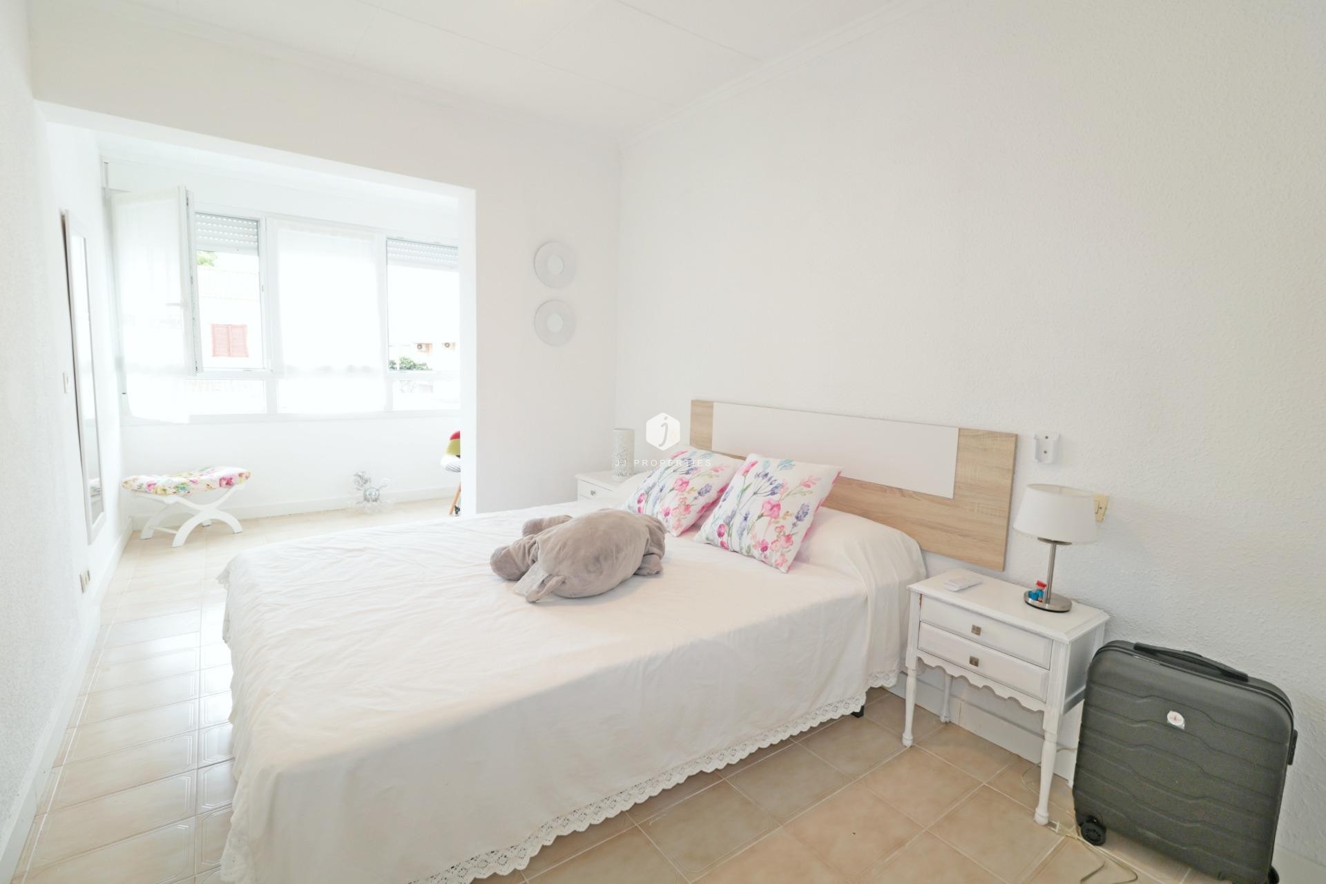 Resale - Chalet -
Torrevieja - Playa de los Naufragos
