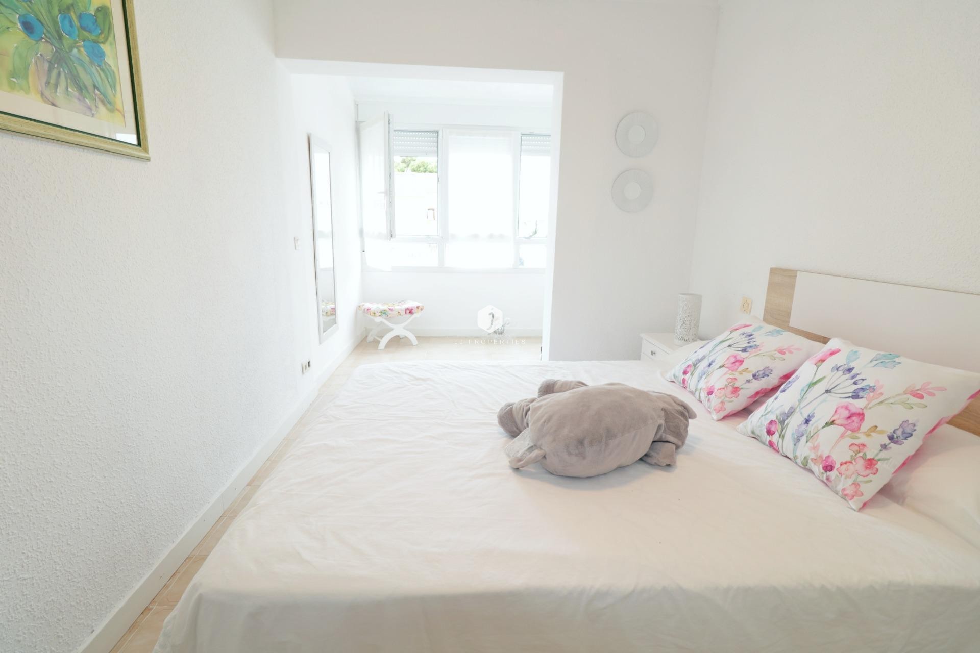 Resale - Chalet -
Torrevieja - Playa de los Naufragos