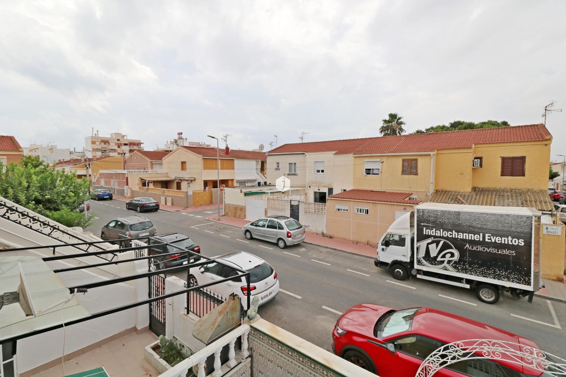 Resale - Chalet -
Torrevieja - Playa de los Naufragos