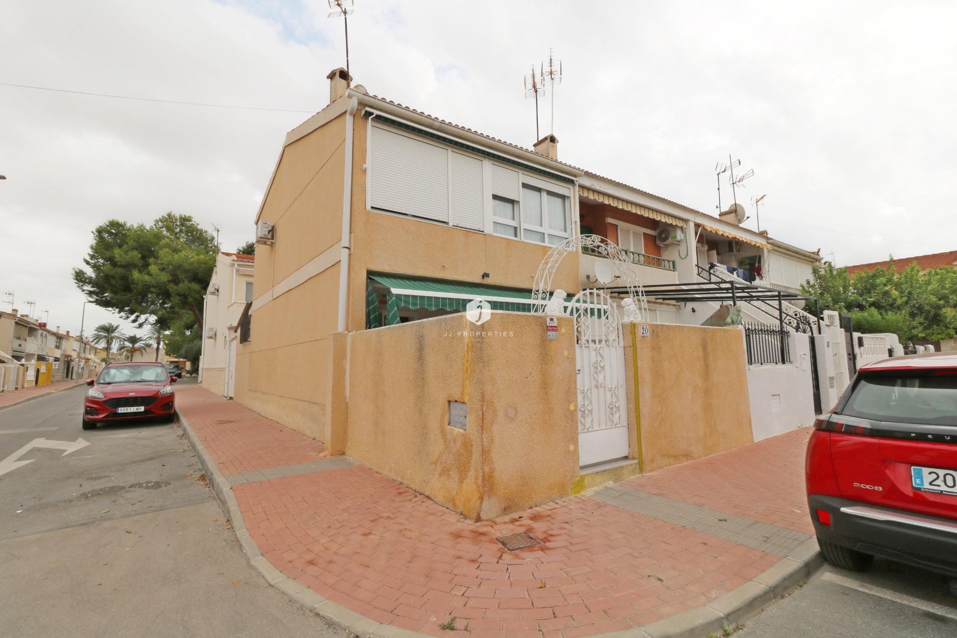Resale - Chalet -
Torrevieja - Playa de los Naufragos