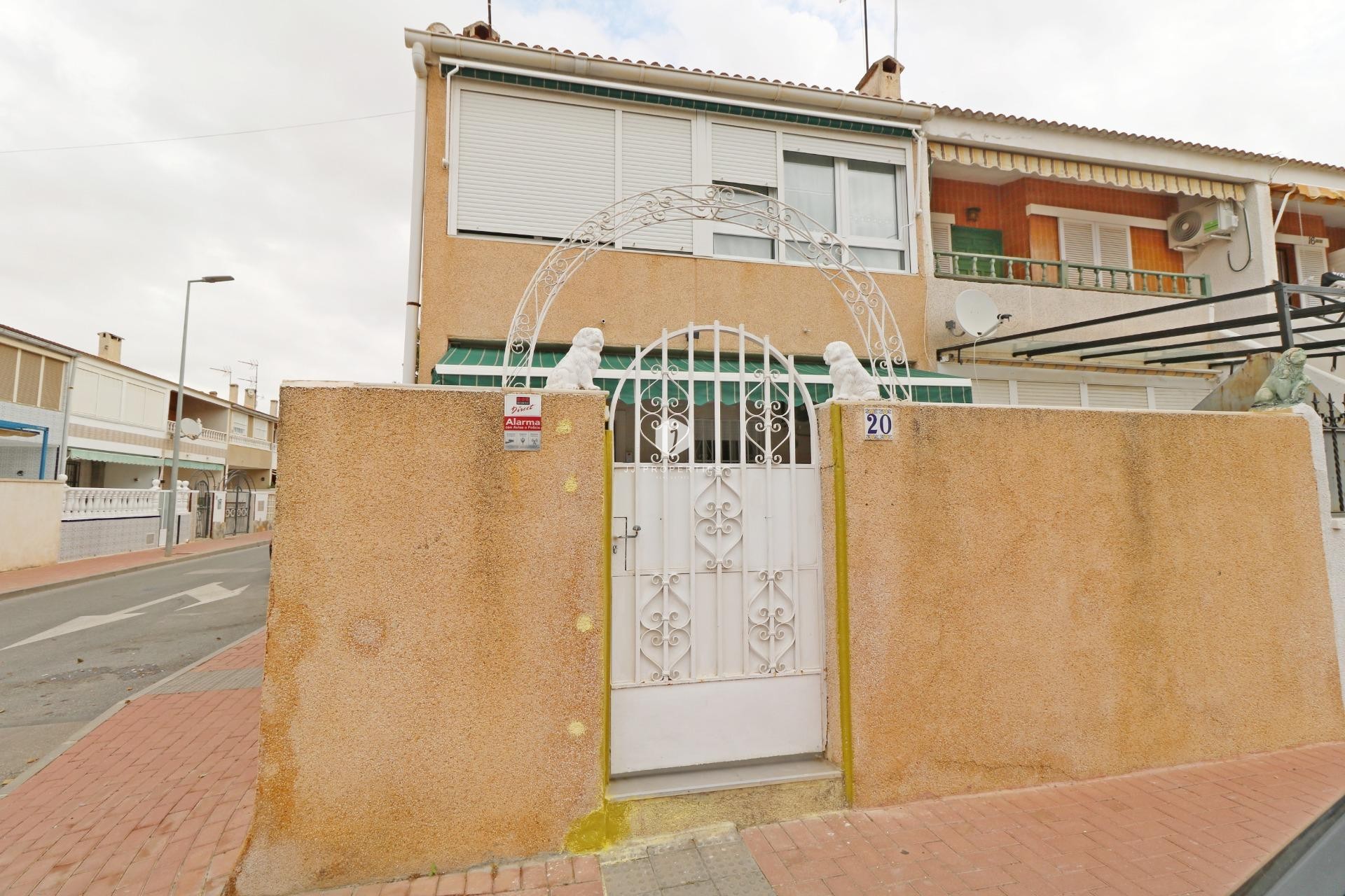 Resale - Chalet -
Torrevieja - Playa de los Naufragos