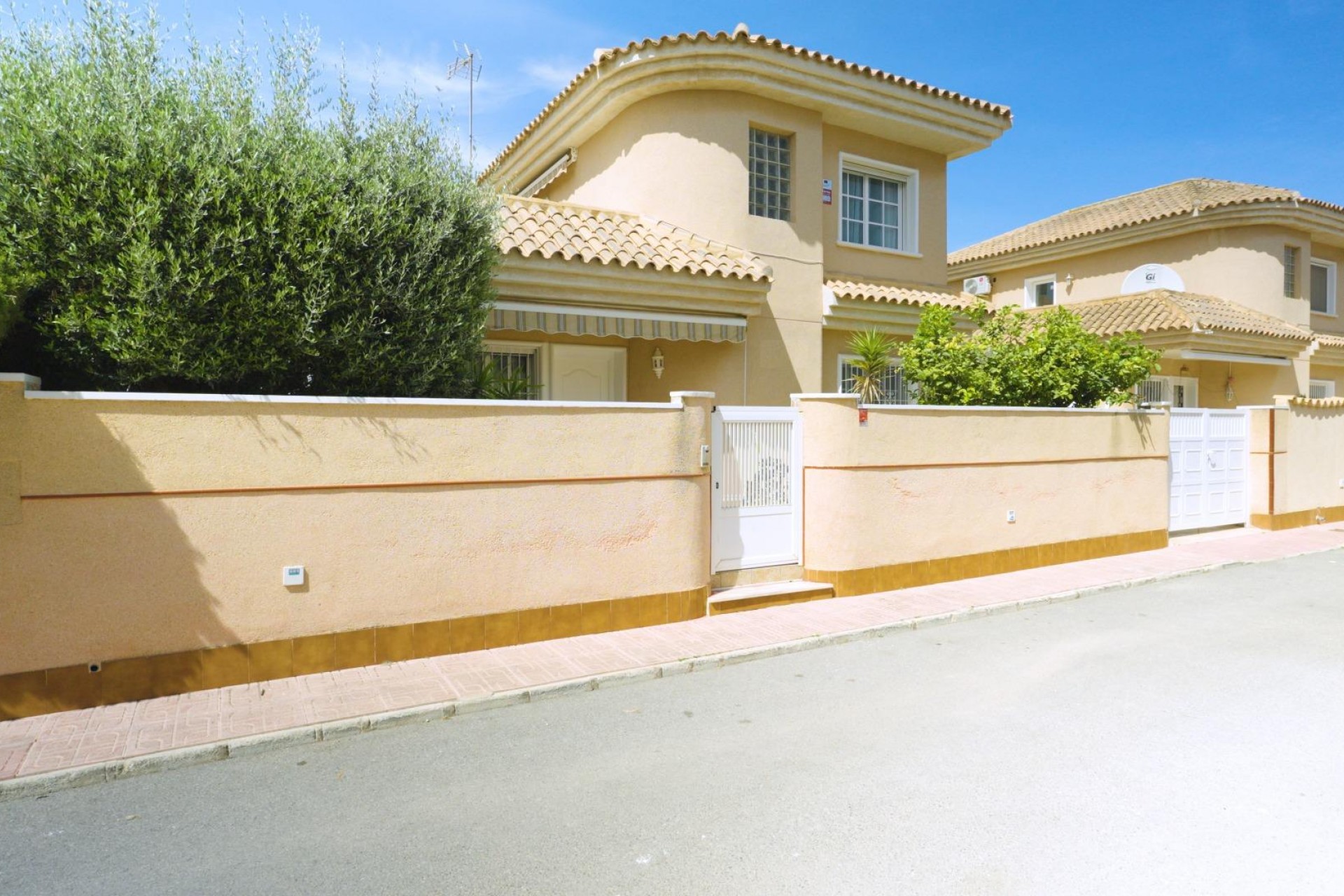 Resale - Chalet -
Torrevieja - Punta prima