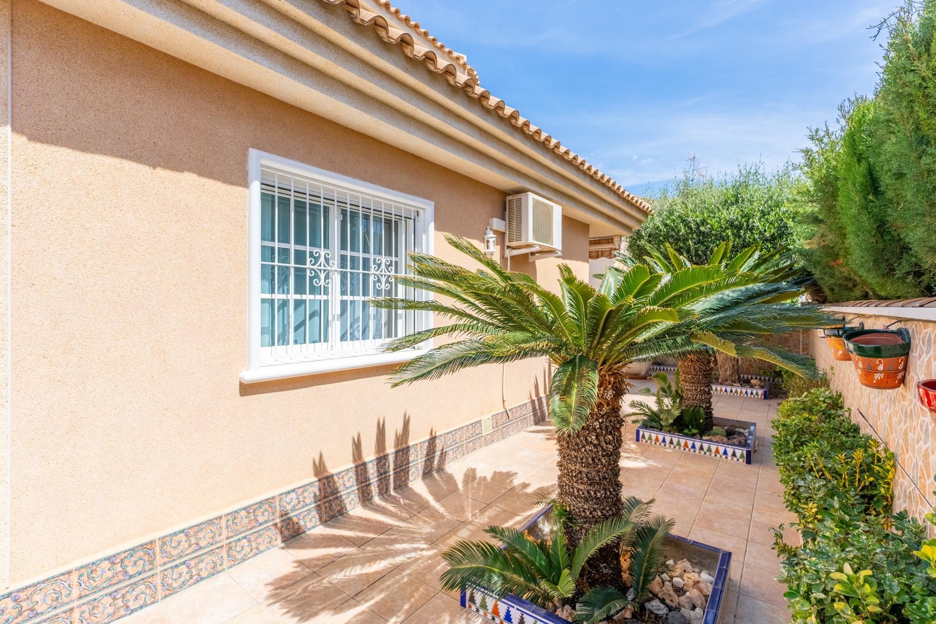 Resale - Chalet -
Torrevieja - Punta prima