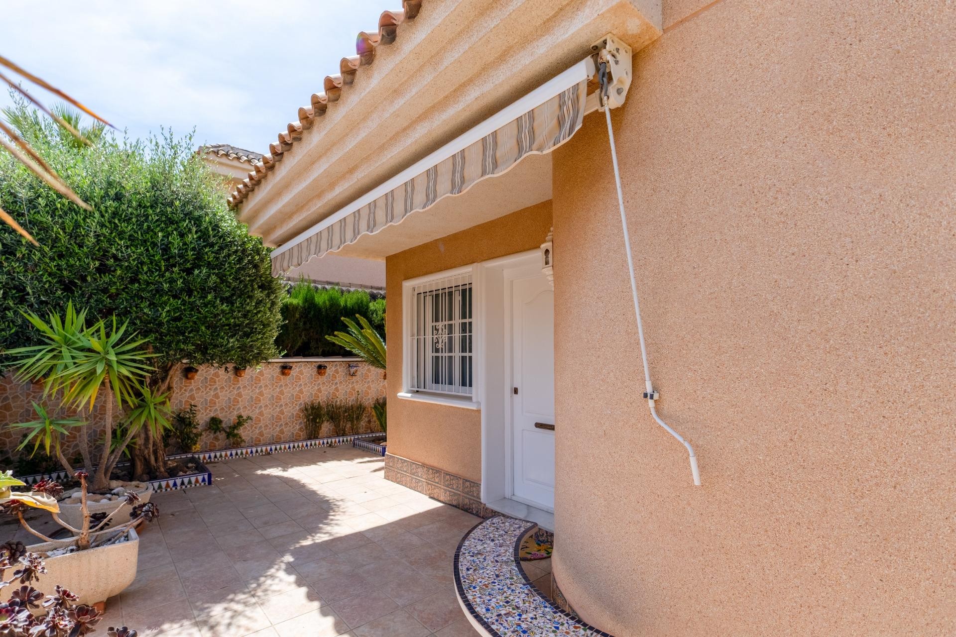 Resale - Chalet -
Torrevieja - Punta prima