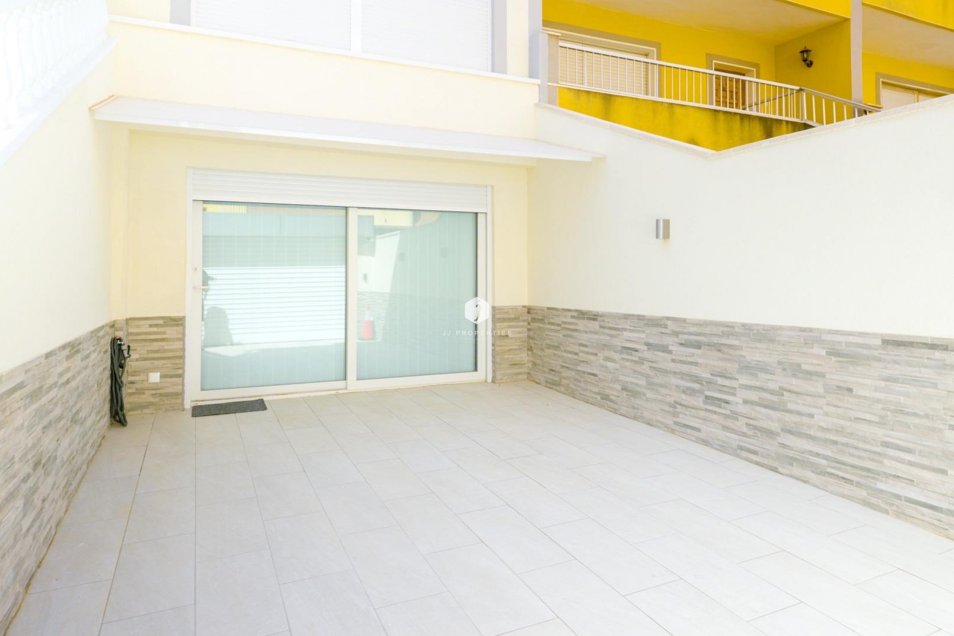 Resale - Chalet -
Torrevieja - Punta prima