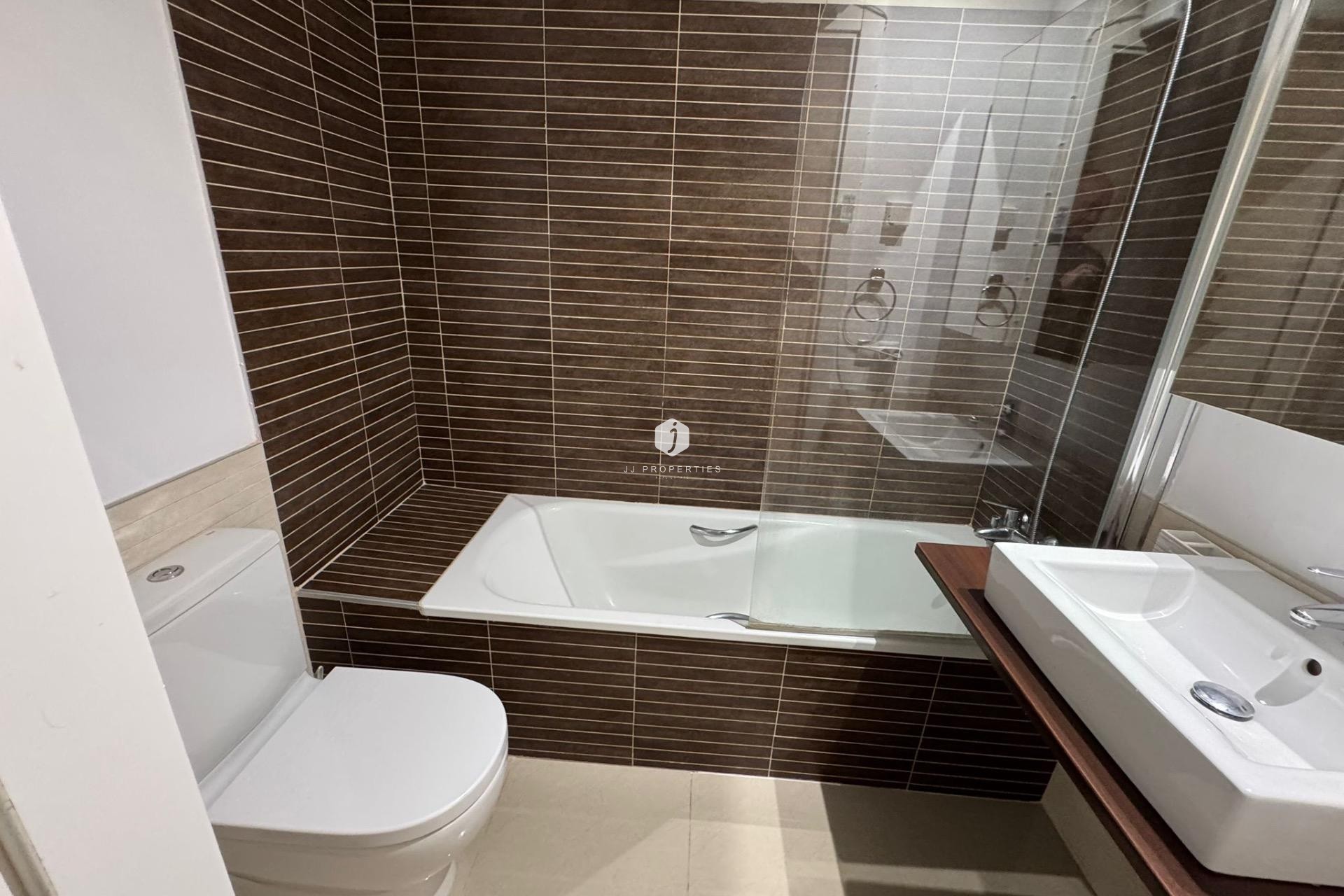 Resale - Chalet -
Torrevieja - Punta prima