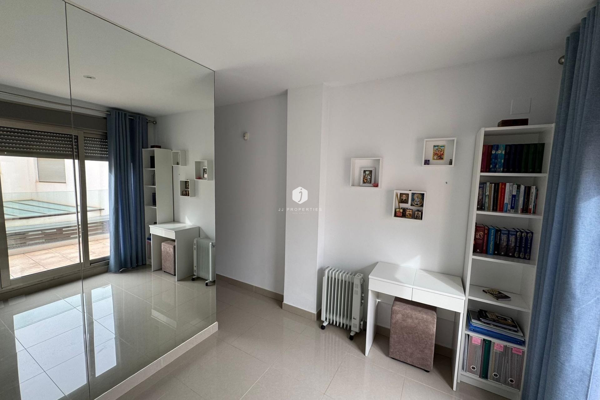 Resale - Chalet -
Torrevieja - Punta prima