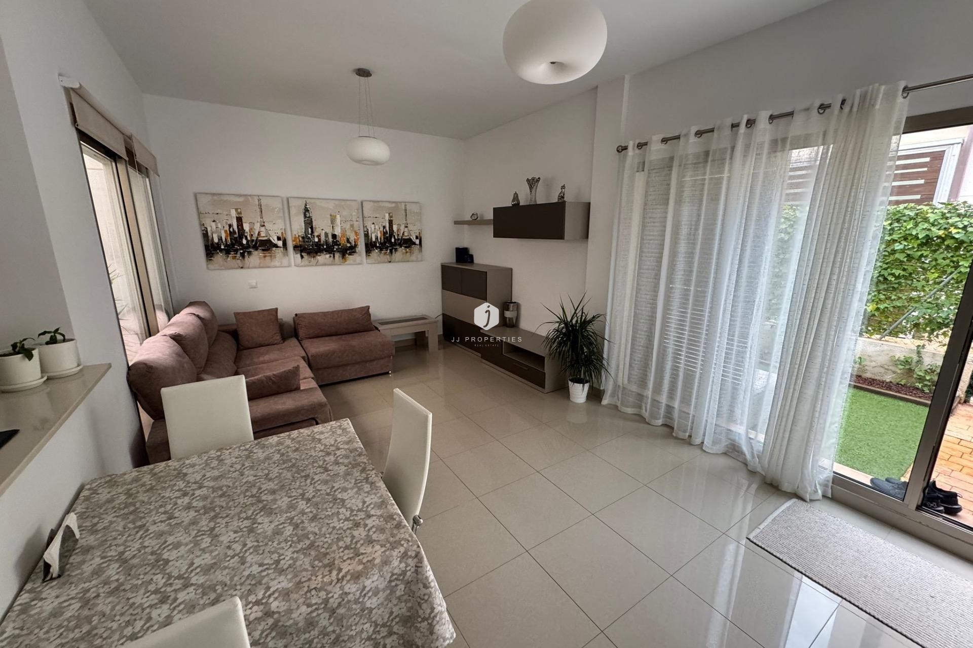 Resale - Chalet -
Torrevieja - Punta prima