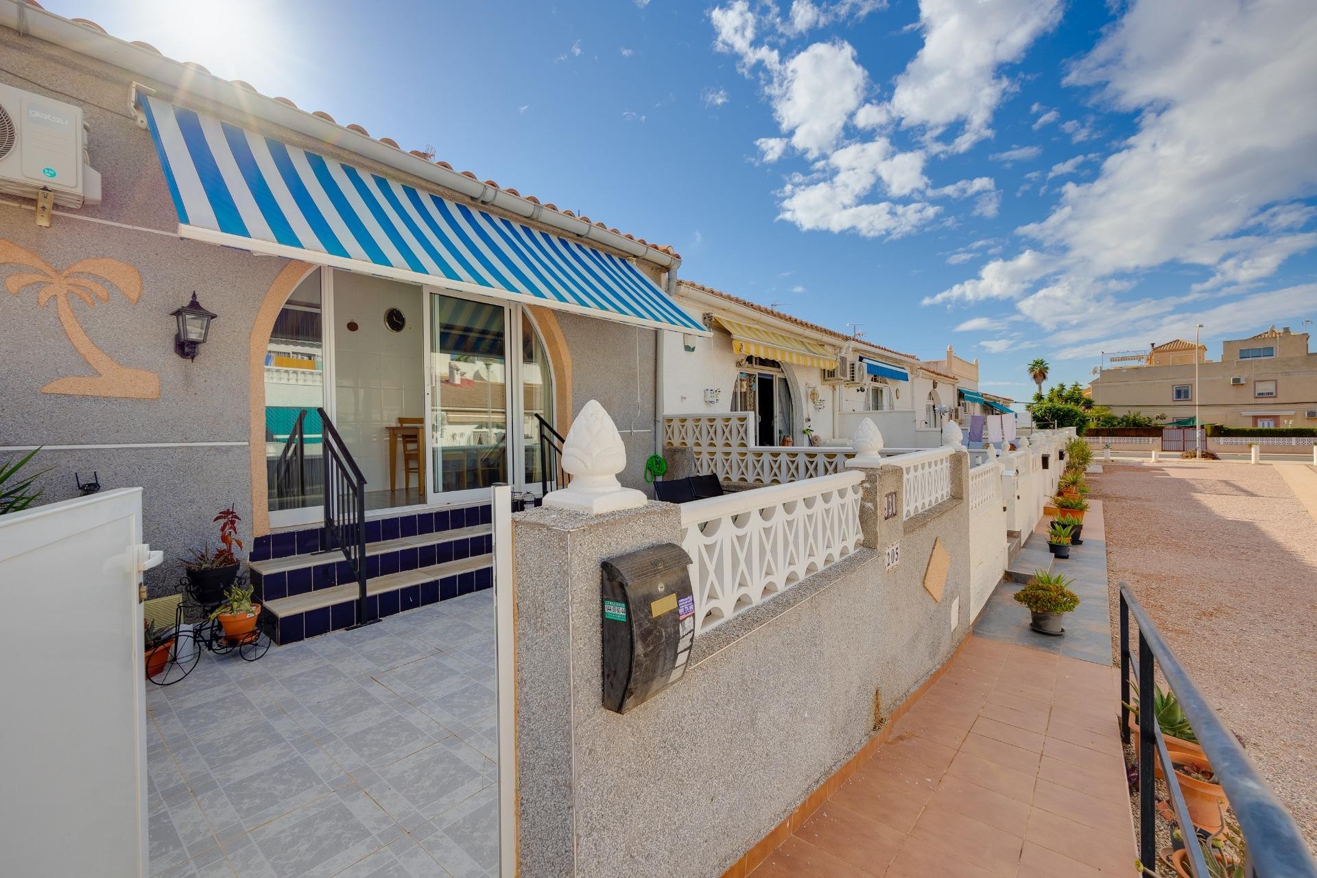 Resale - Chalet -
Torrevieja - San luis