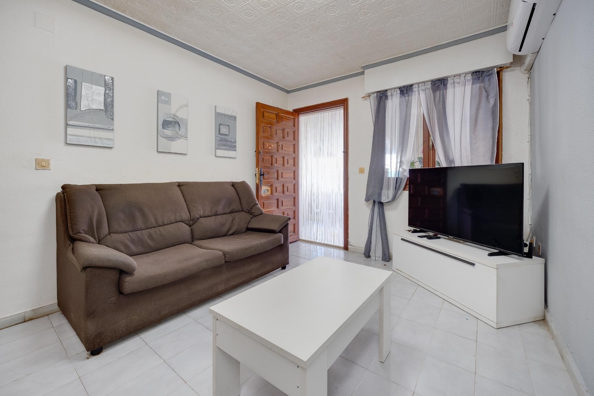 Resale - Chalet -
Torrevieja - San luis