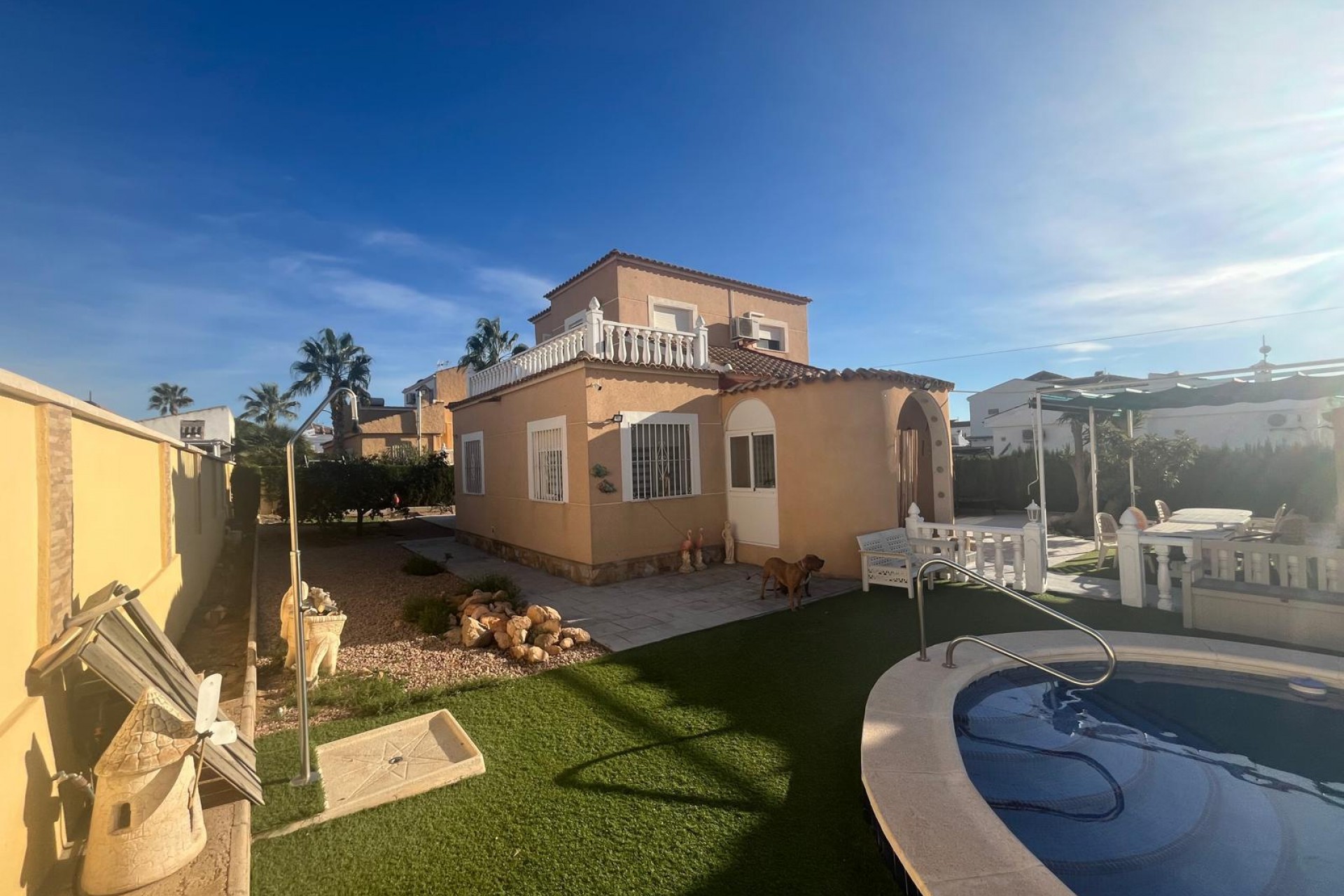 Resale - Chalet -
Torrevieja - San luis