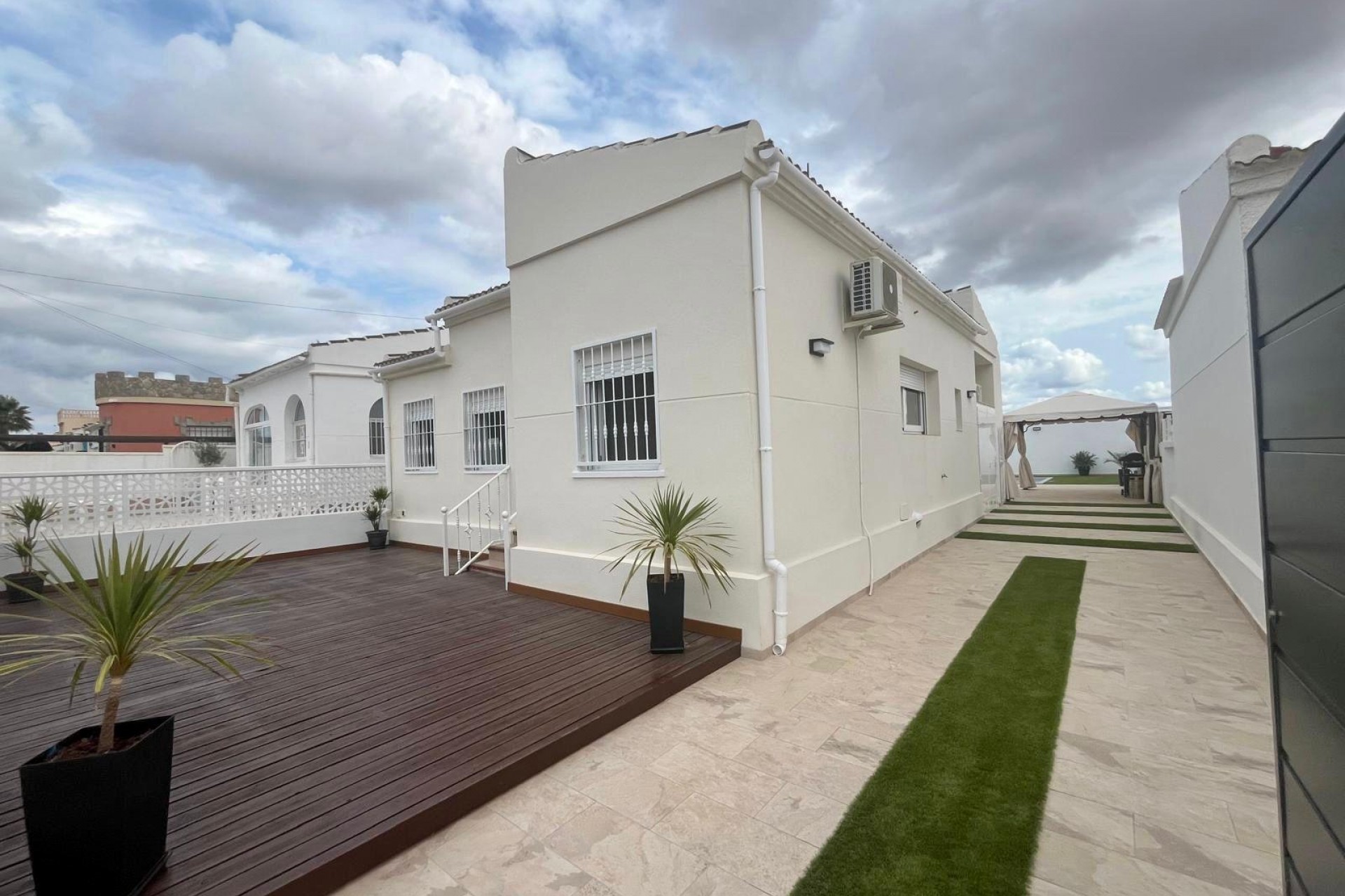 Resale - Chalet -
Torrevieja - San luis