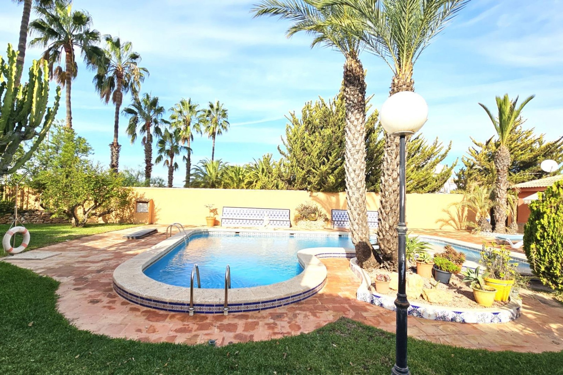 Resale - Chalet -
Torrevieja - San luis