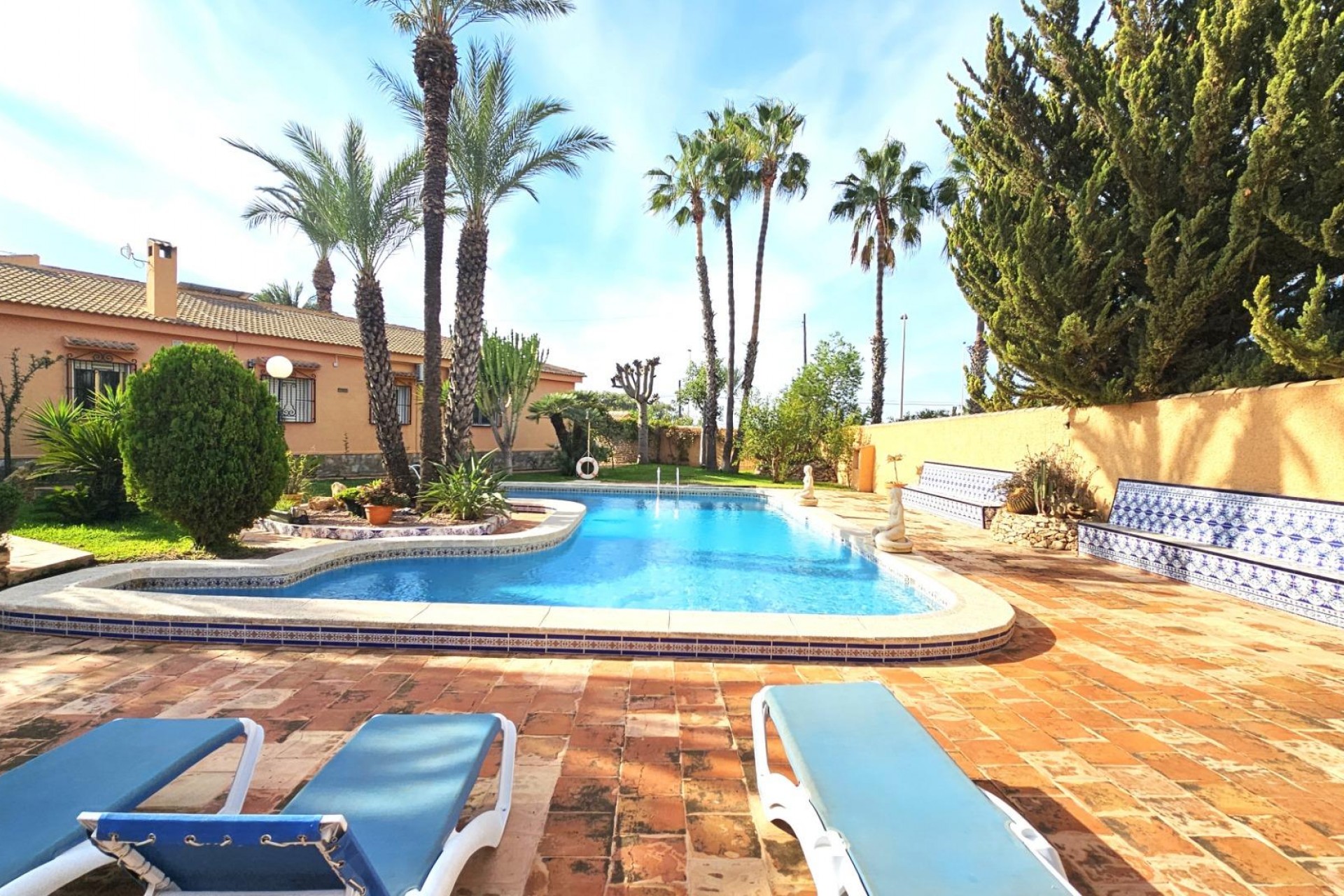 Resale - Chalet -
Torrevieja - San luis