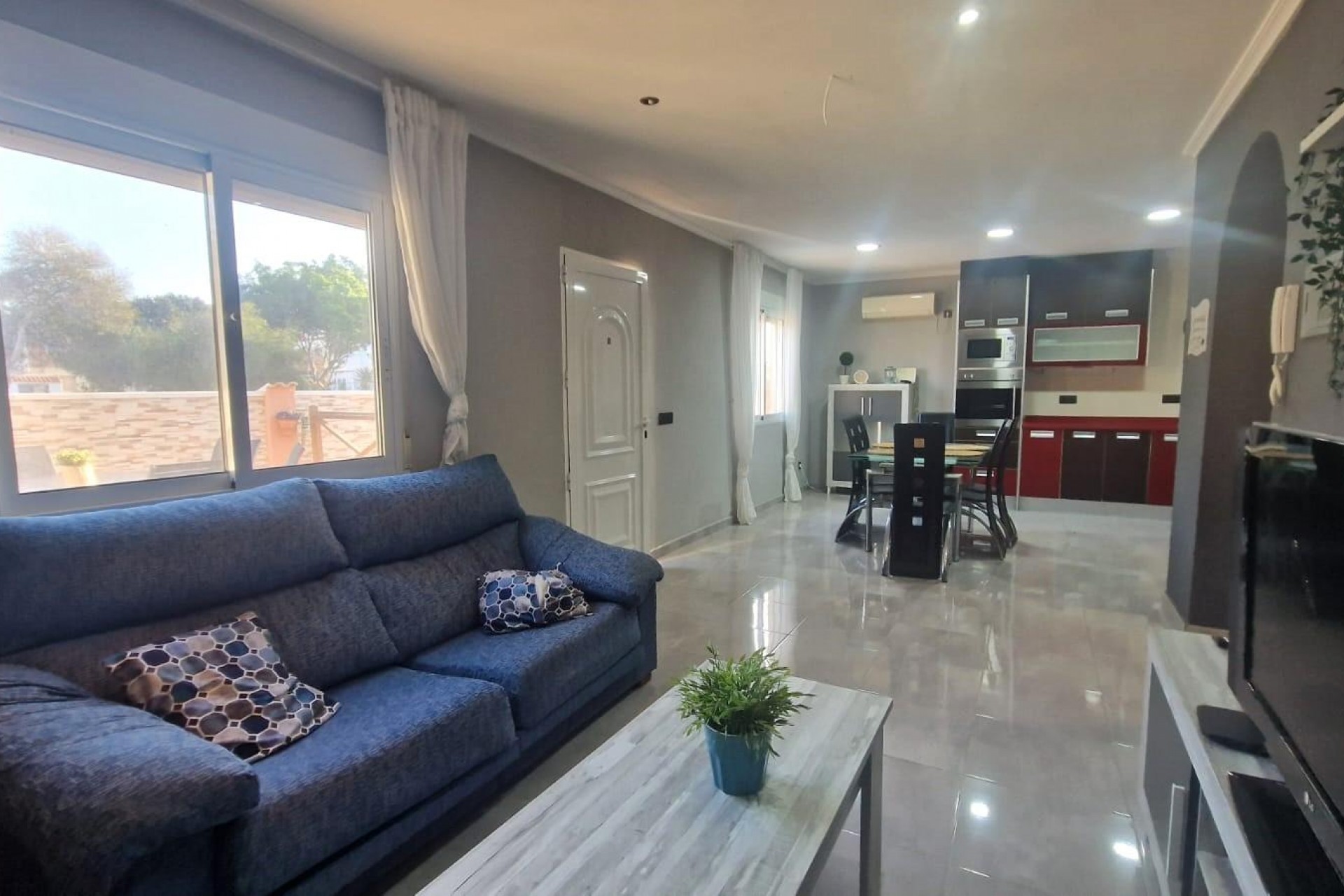 Resale - Chalet -
Torrevieja - San luis