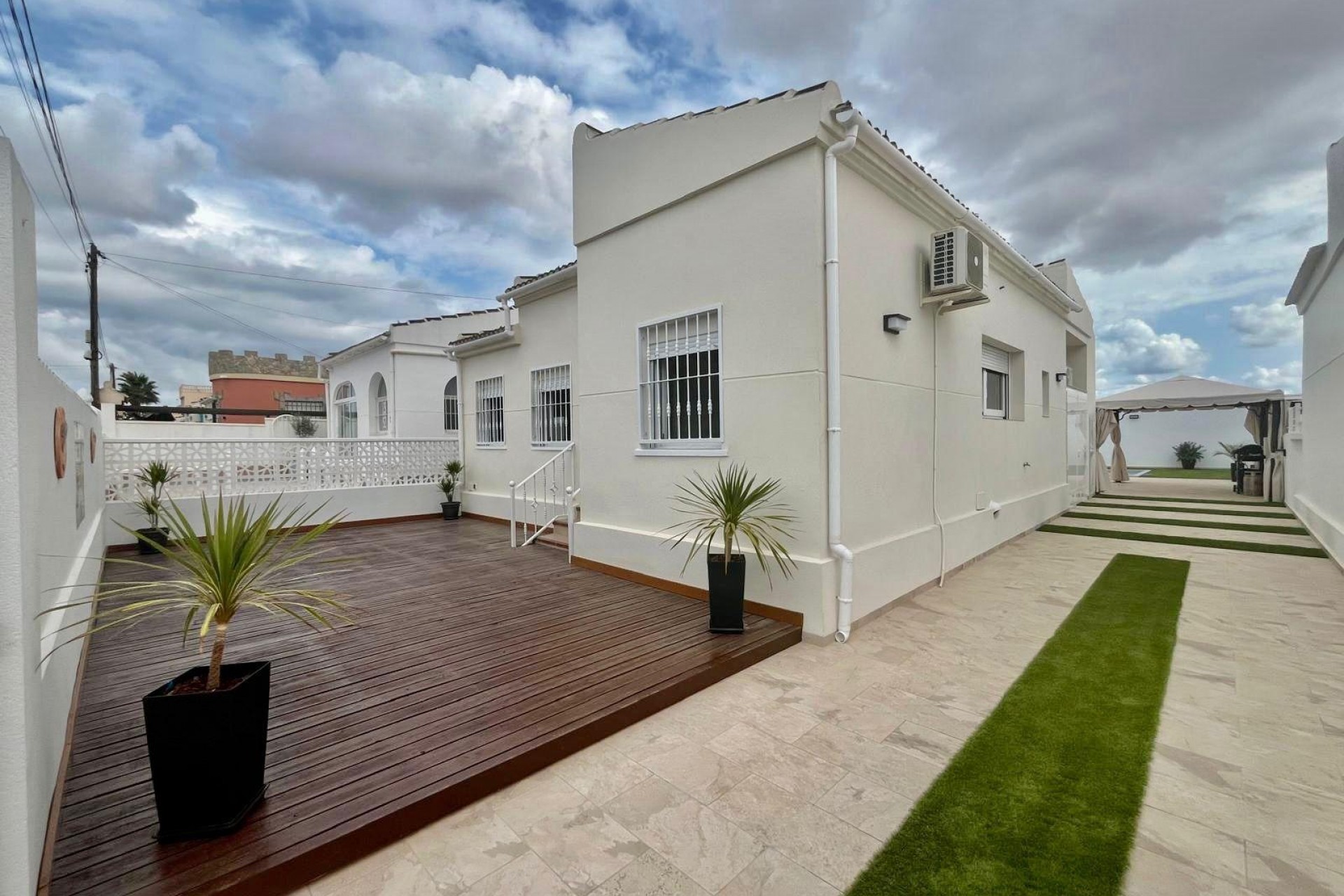 Resale - Chalet -
Torrevieja - San luis