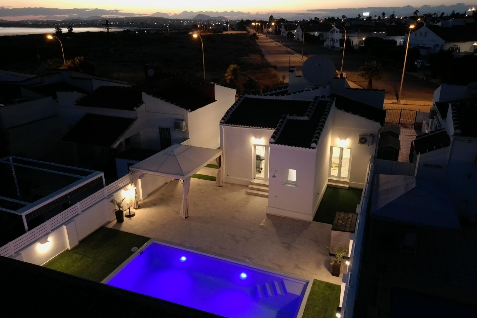 Resale - Chalet -
Torrevieja - San luis