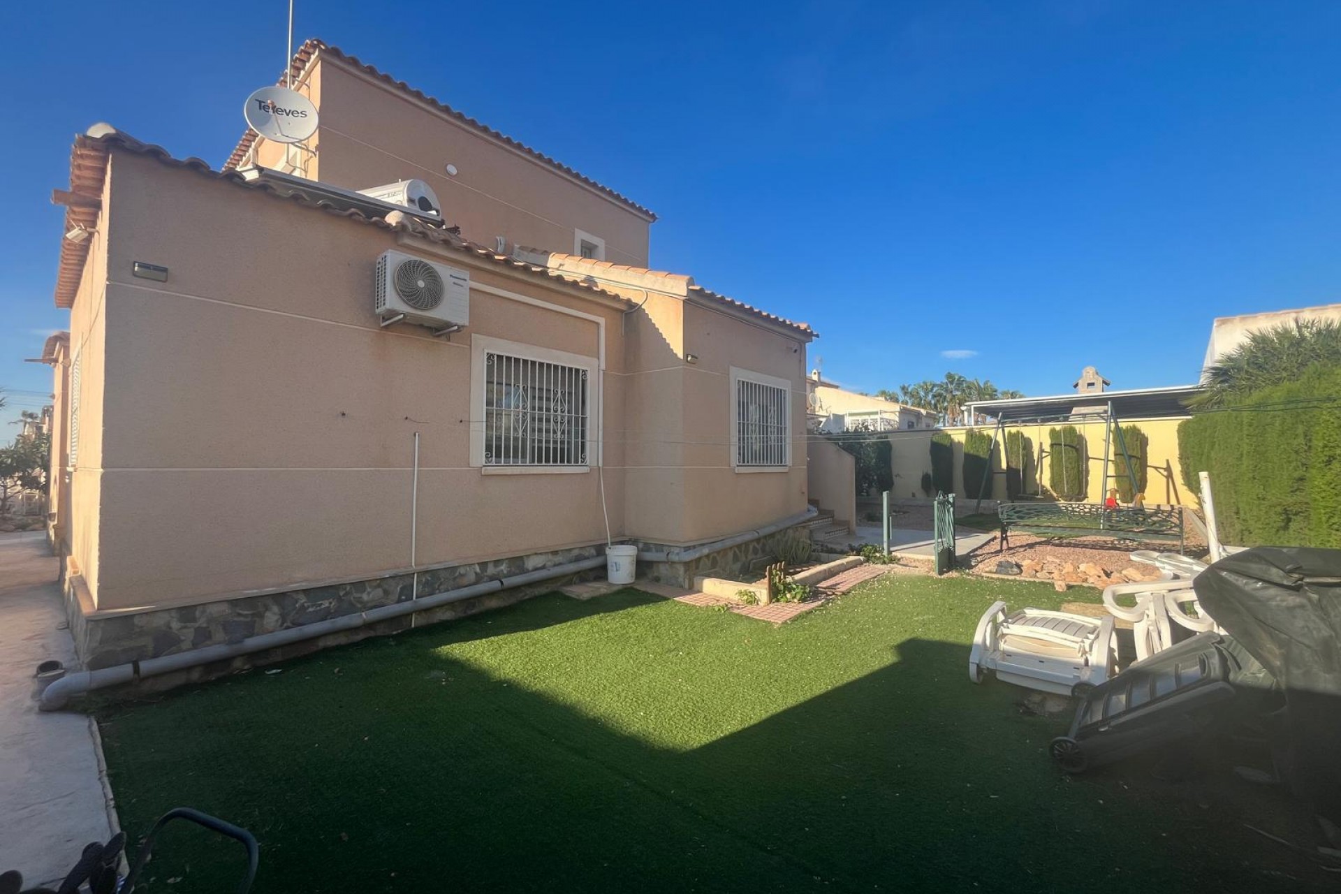 Resale - Chalet -
Torrevieja - San luis