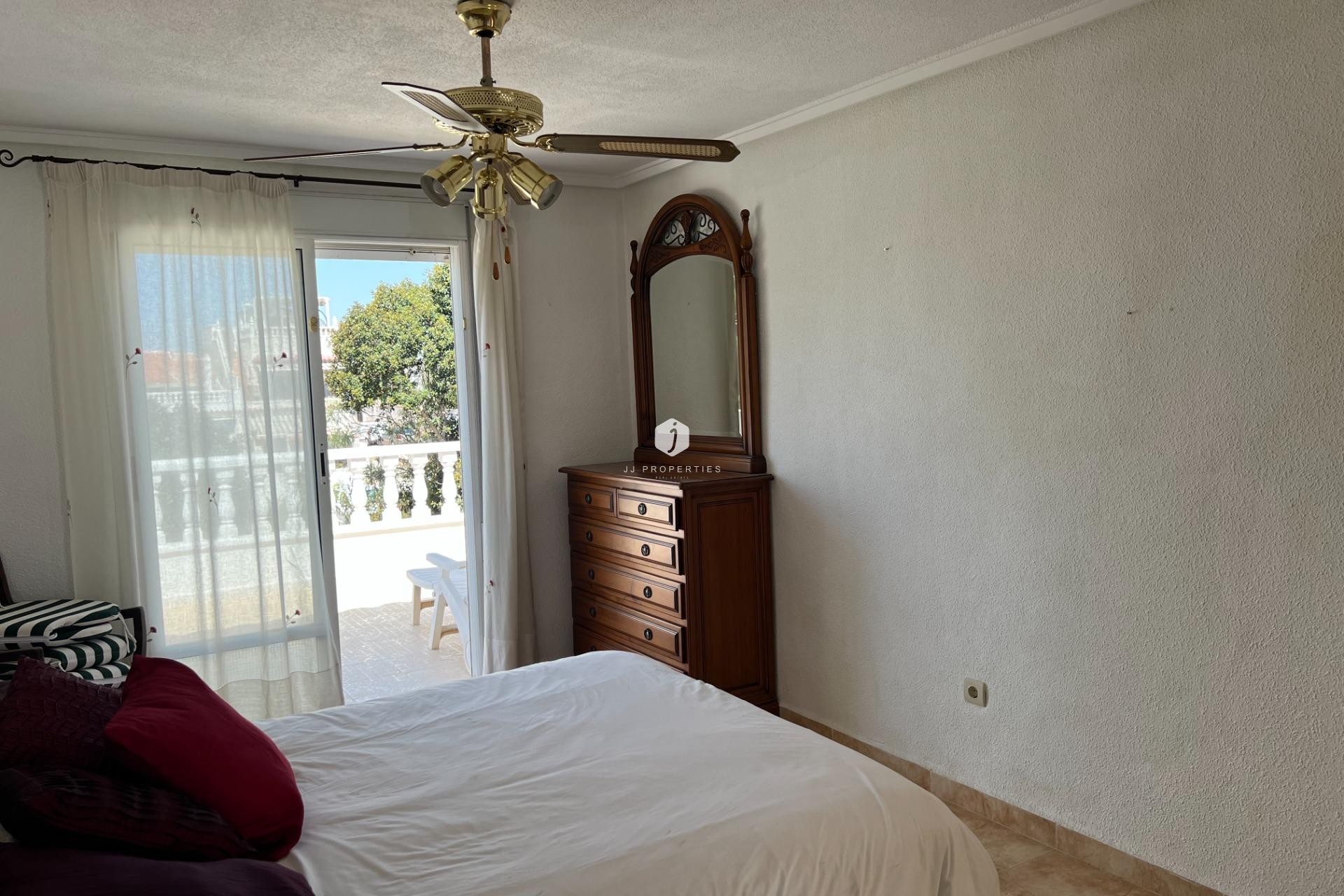 Resale - Chalet -
Torrevieja - San luis