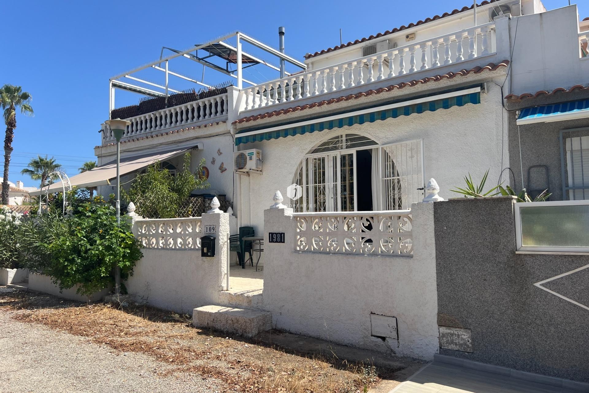 Resale - Chalet -
Torrevieja - San luis