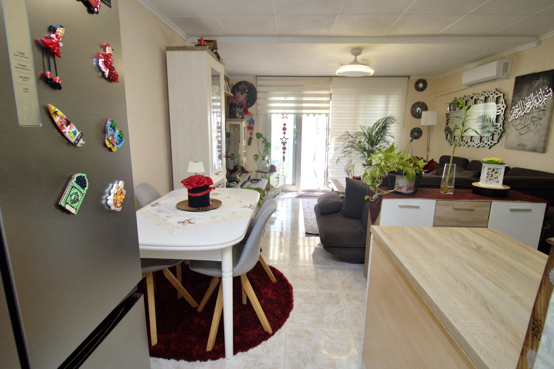 Resale - Chalet -
Torrevieja - San luis