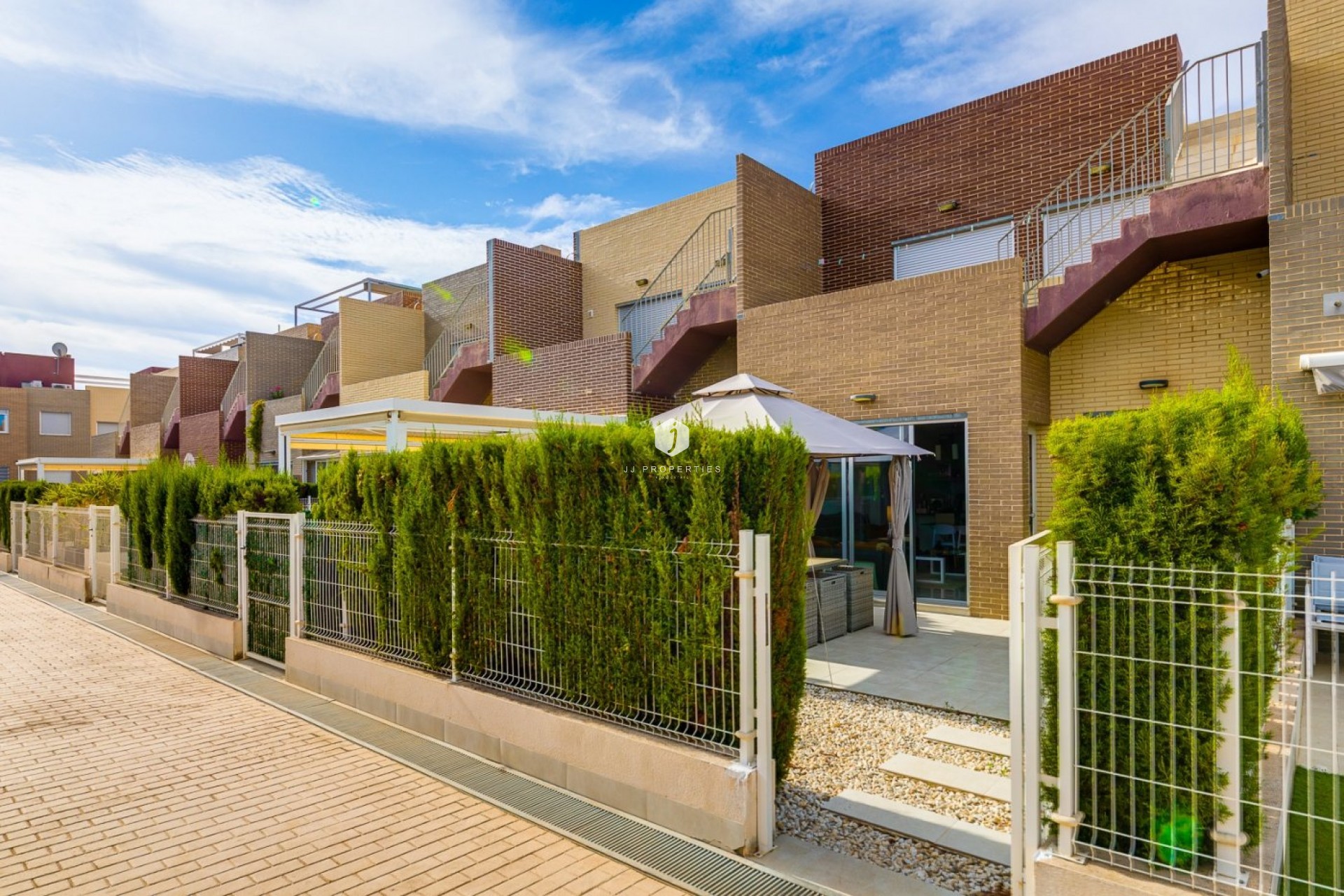 Resale - Chalet -
Torrevieja - Sector 25