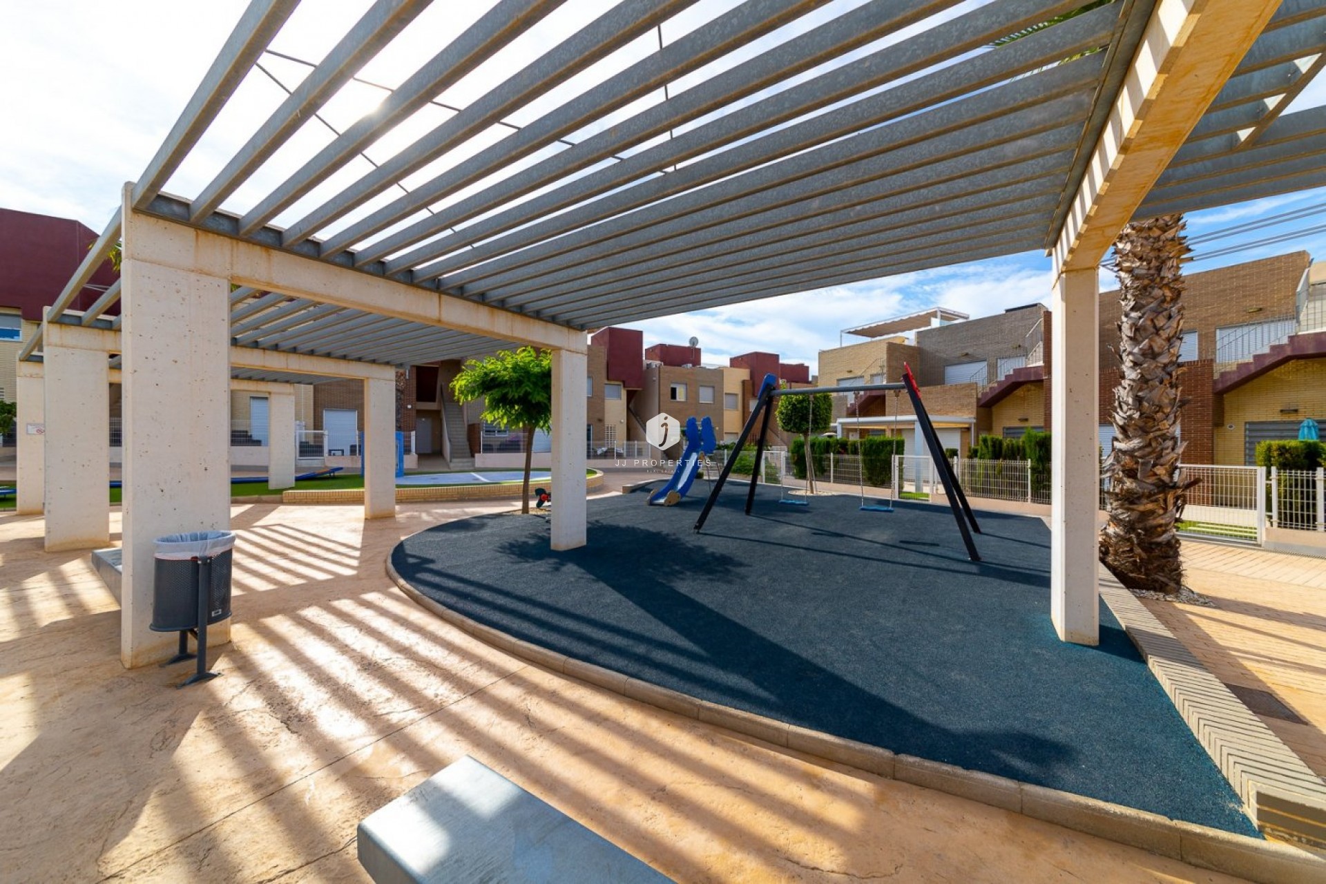 Resale - Chalet -
Torrevieja - Sector 25