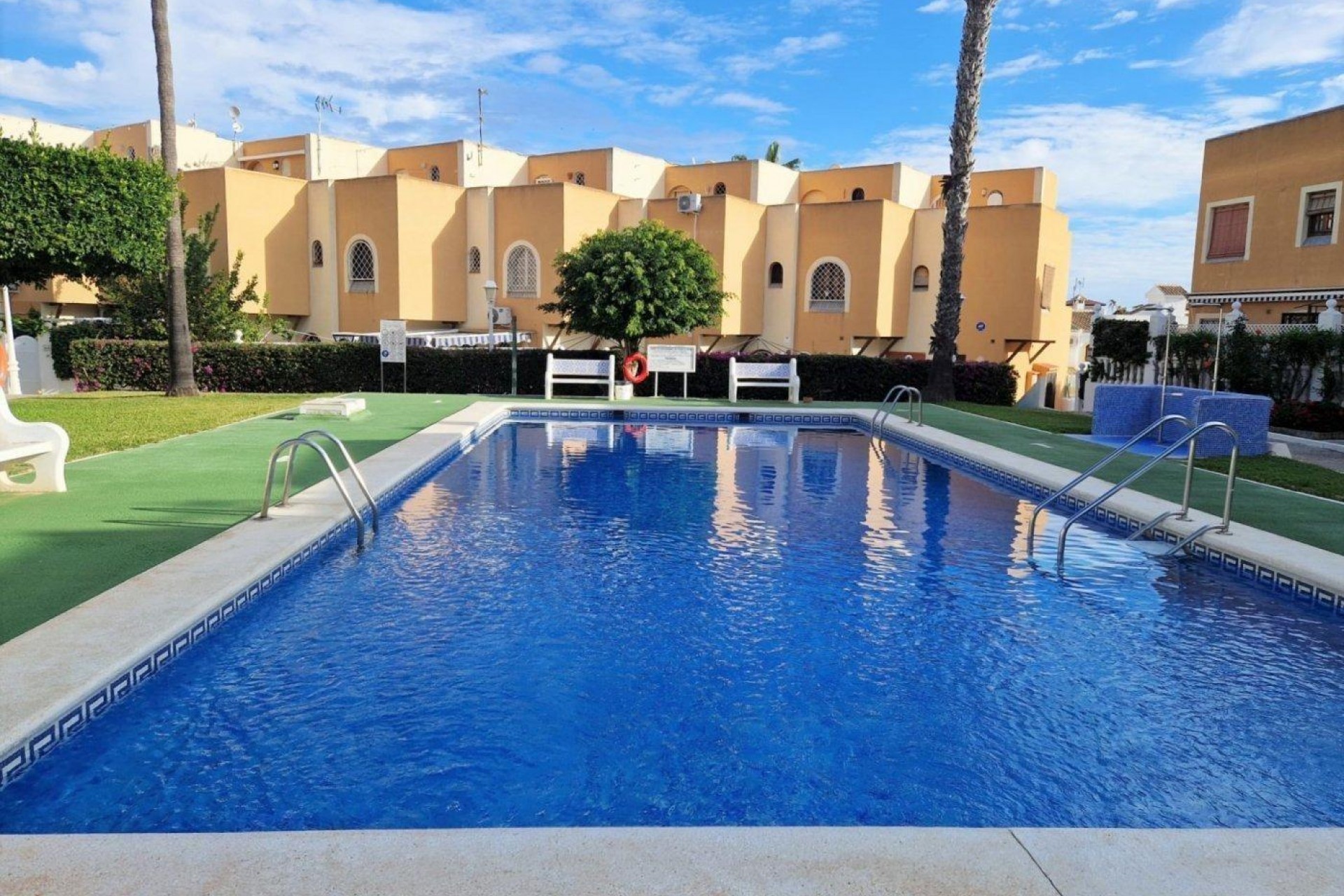 Resale - Chalet -
Torrevieja - Torre la mata