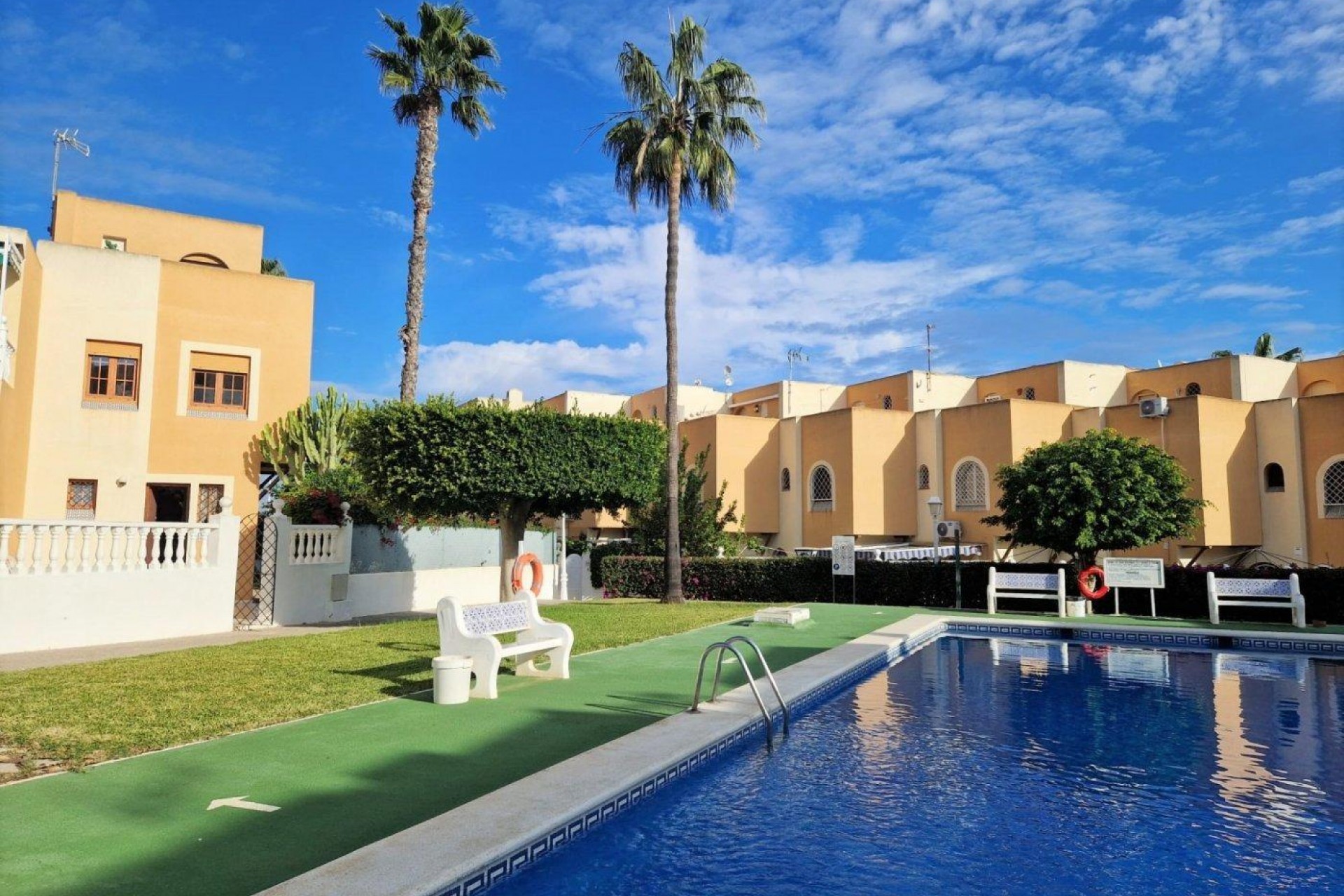 Resale - Chalet -
Torrevieja - Torre la mata