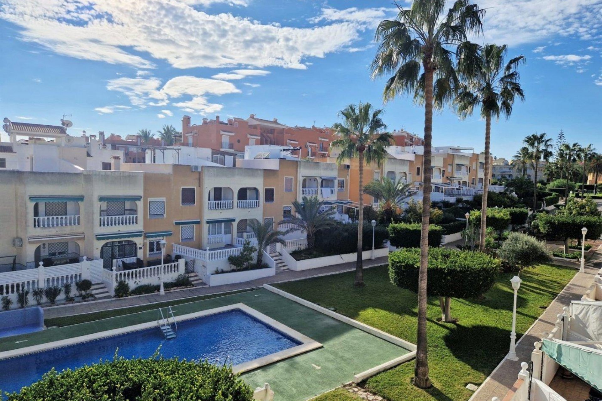 Resale - Chalet -
Torrevieja - Torre la mata