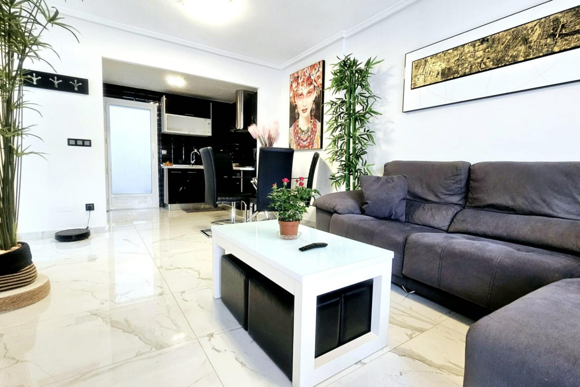 Resale - Chalet -
Torrevieja - Torreblanca