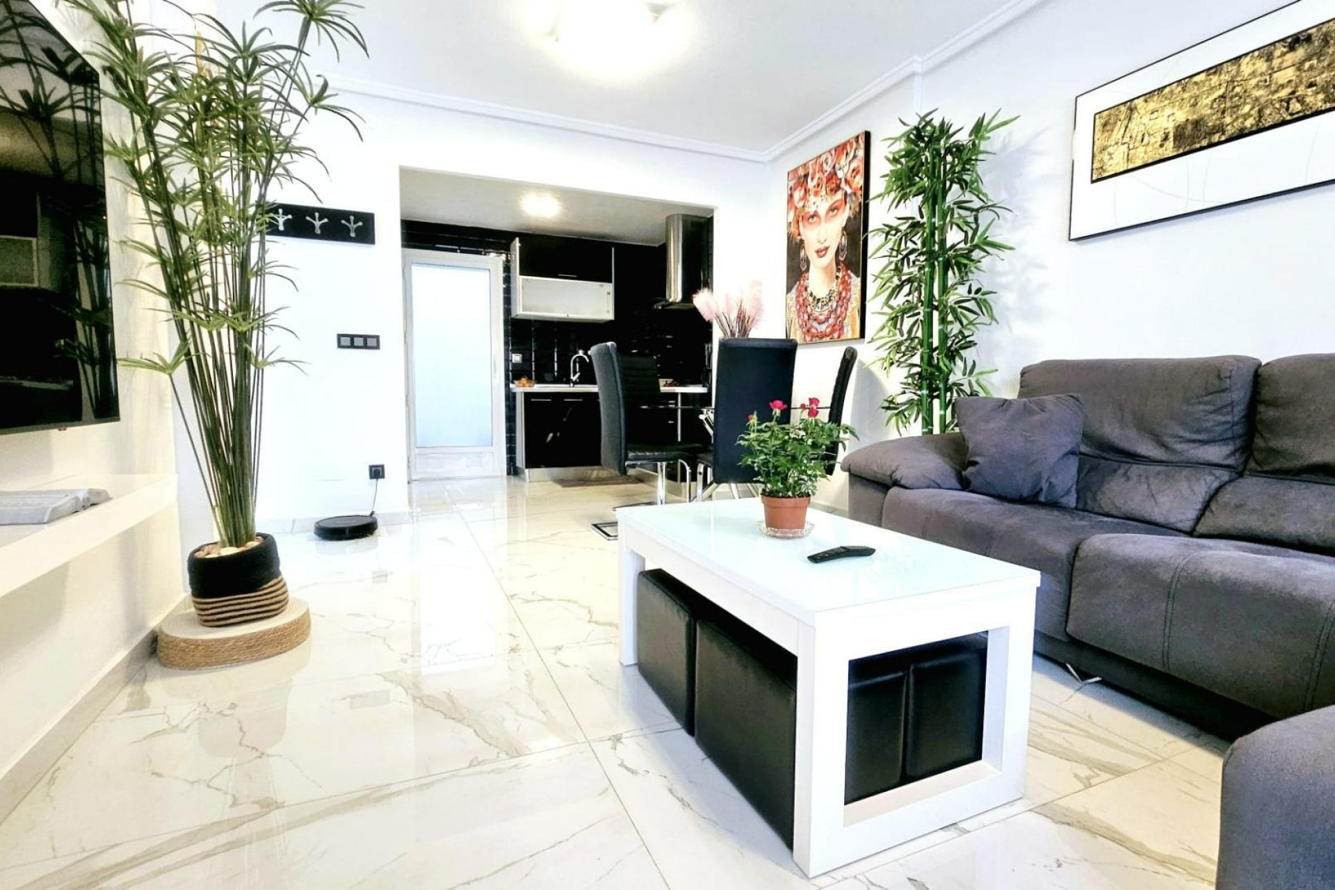 Resale - Chalet -
Torrevieja - Torreblanca