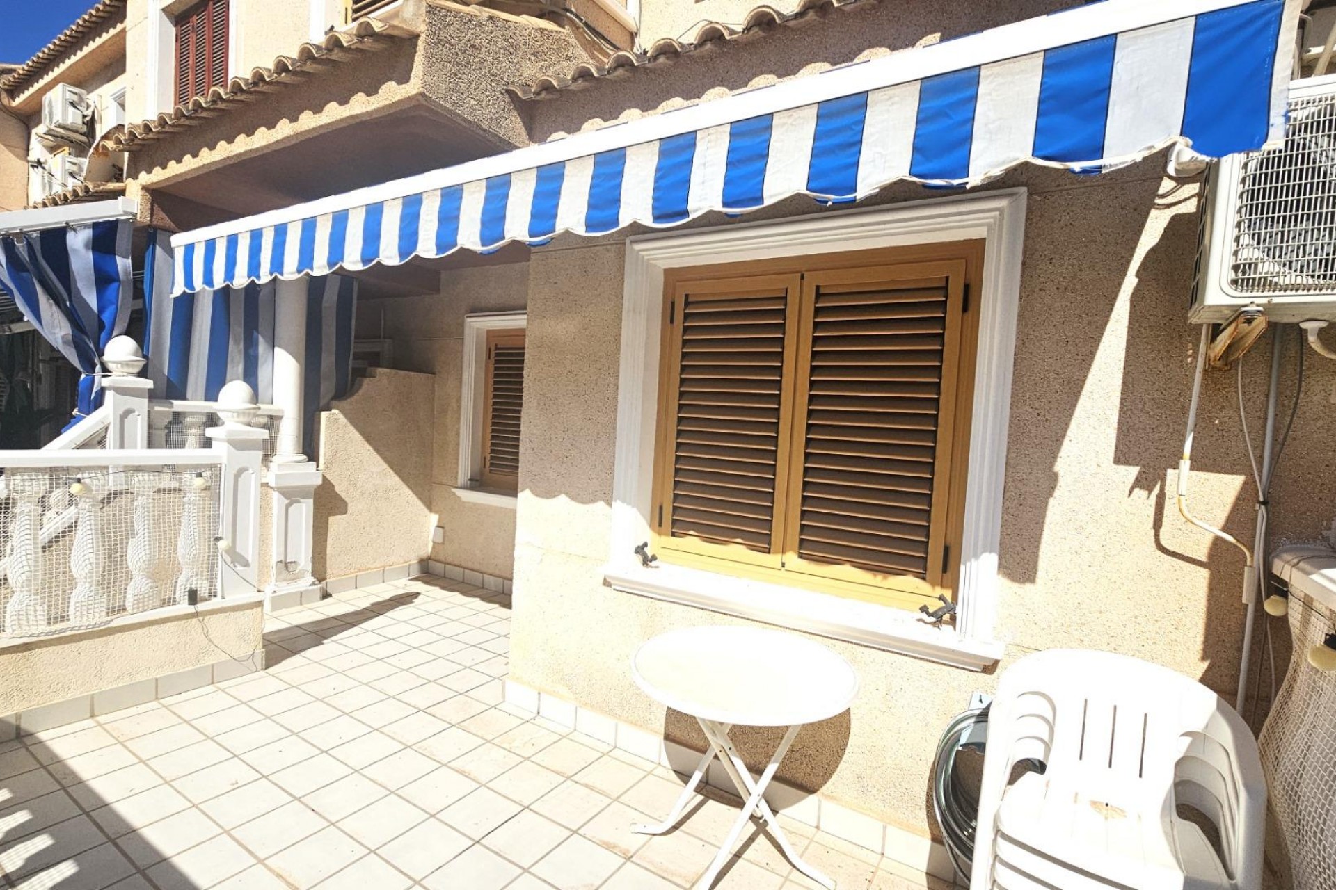 Resale - Chalet -
Torrevieja - Torreblanca