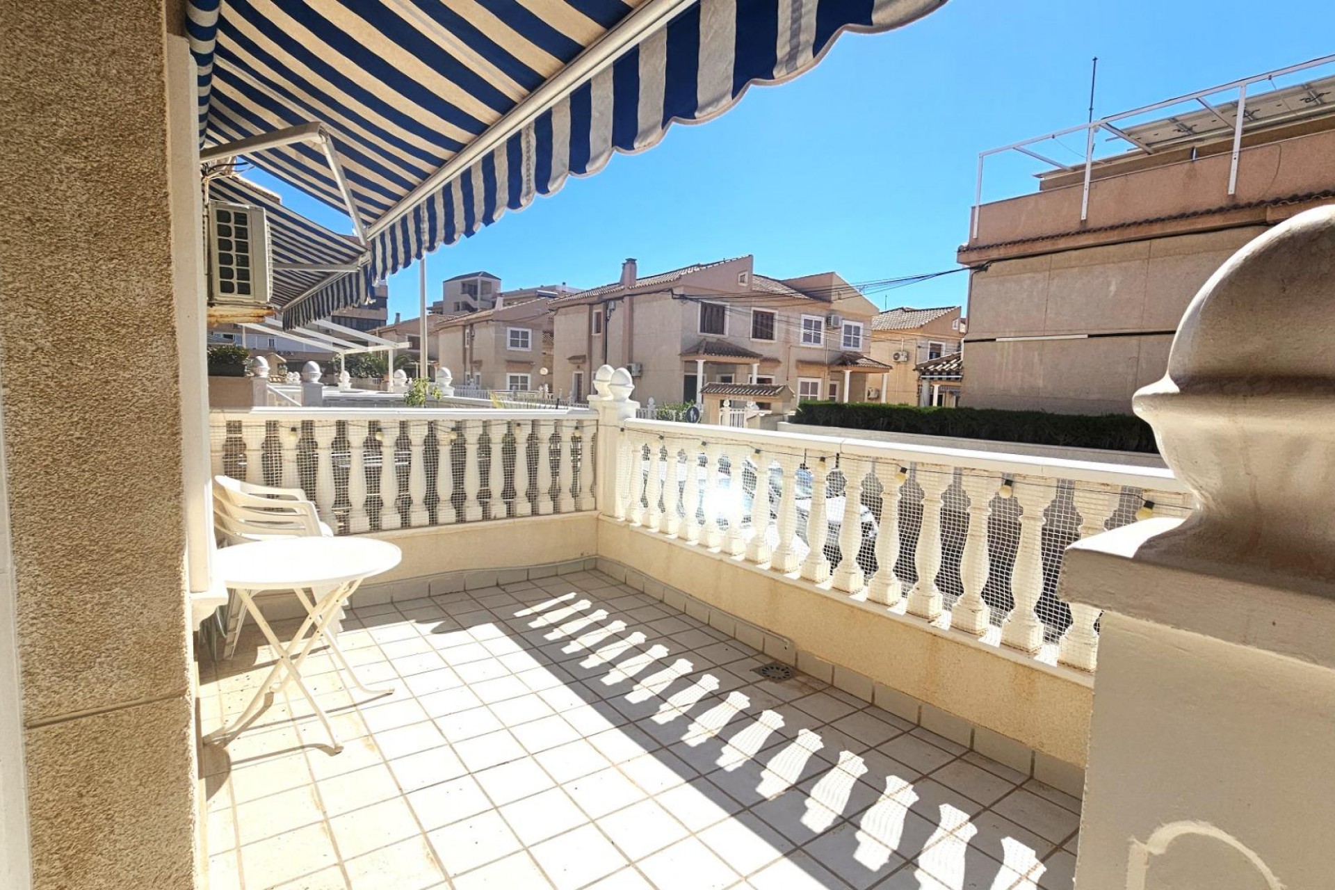 Resale - Chalet -
Torrevieja - Torreblanca