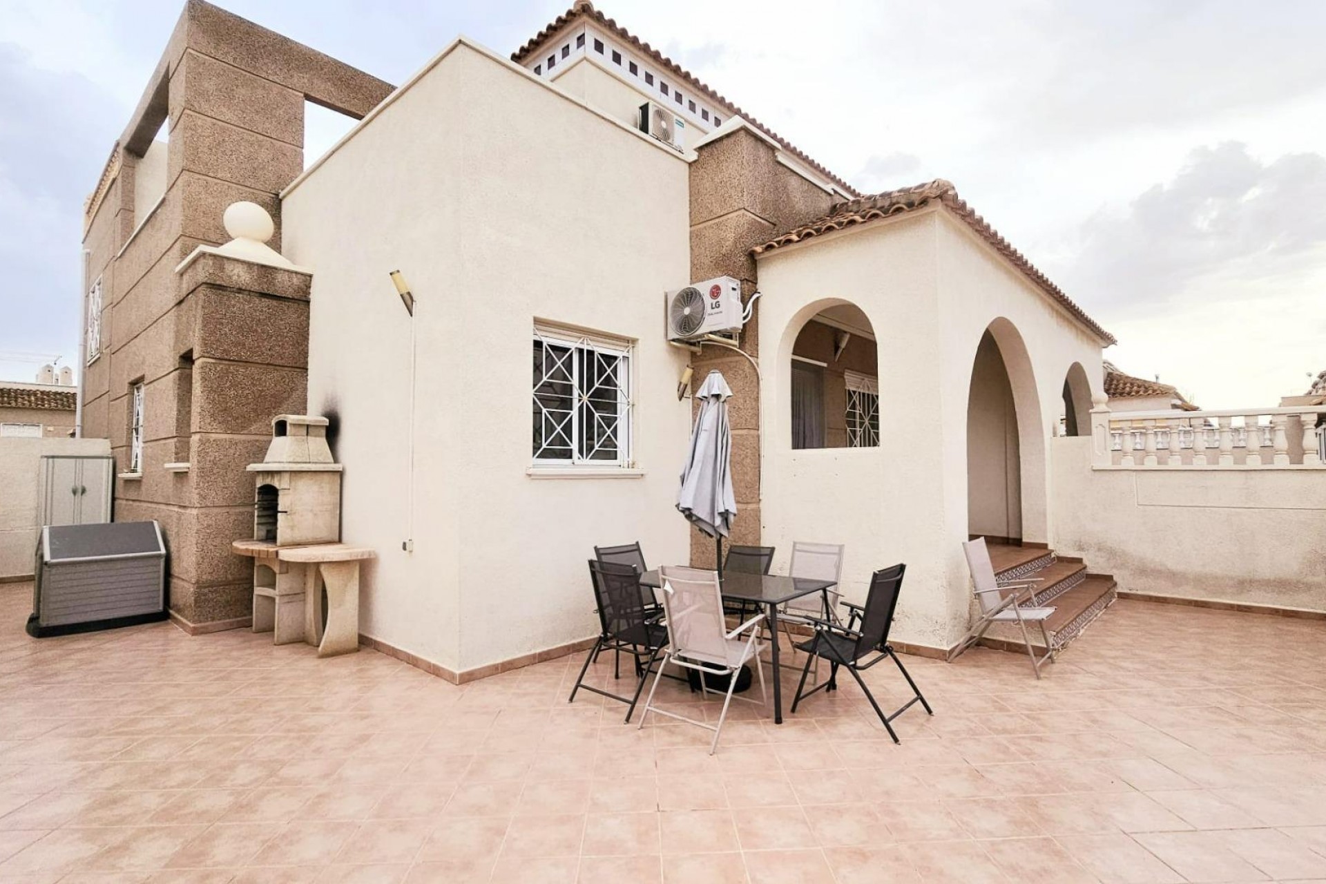 Resale - Chalet -
Torrevieja - Torreblanca