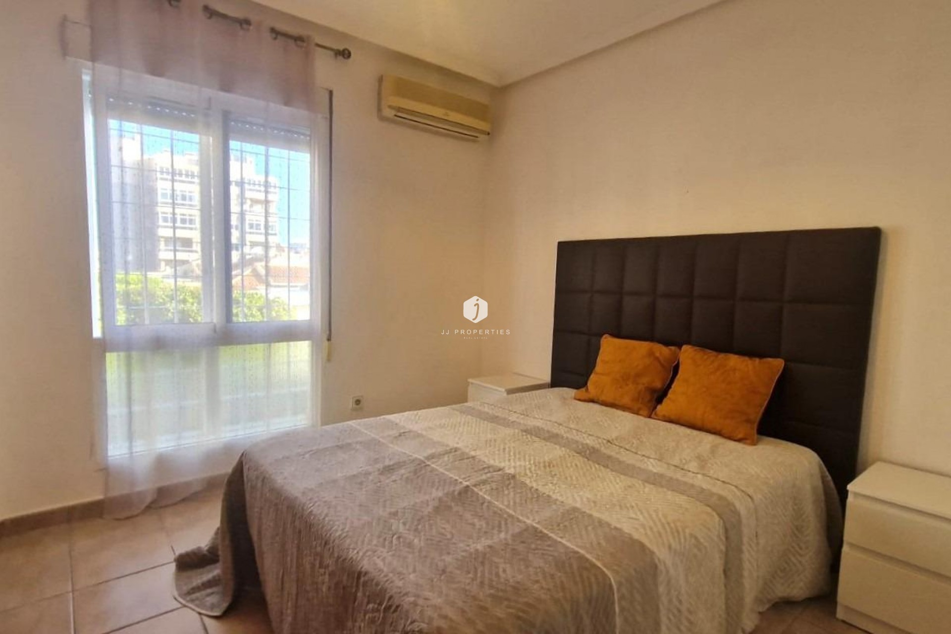 Resale - Chalet -
Torrevieja - Torreblanca