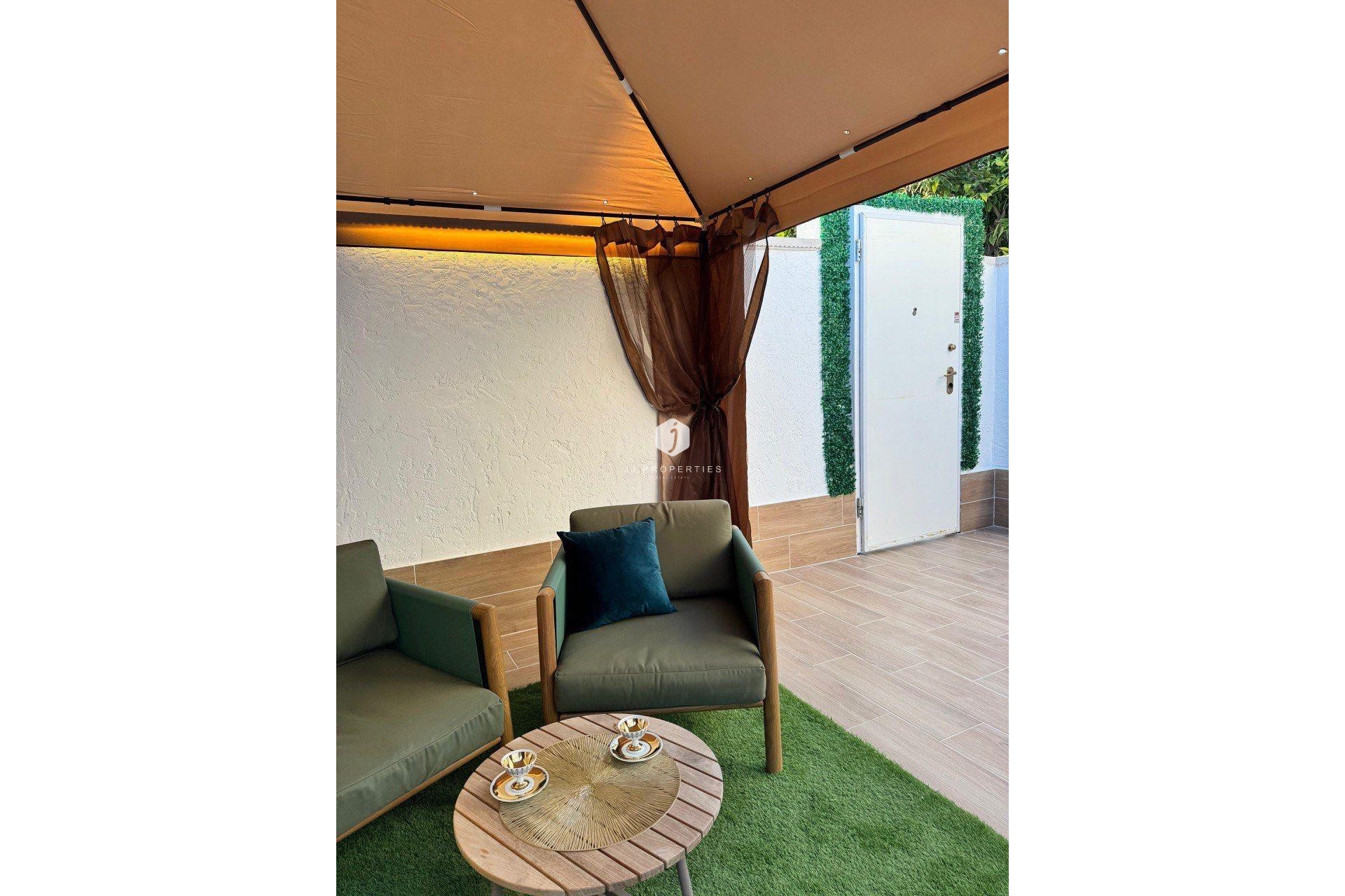 Resale - Chalet -
Torrevieja - Torretas