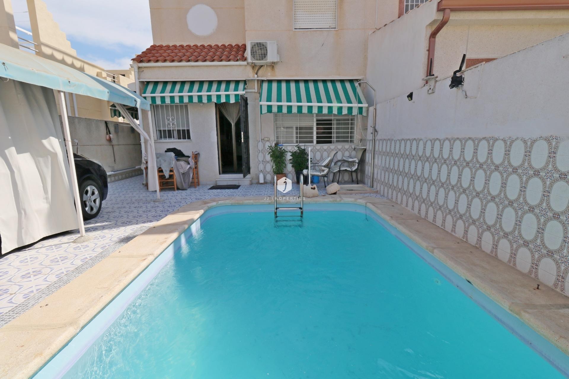 Resale - Chalet -
Torrevieja - Torretas