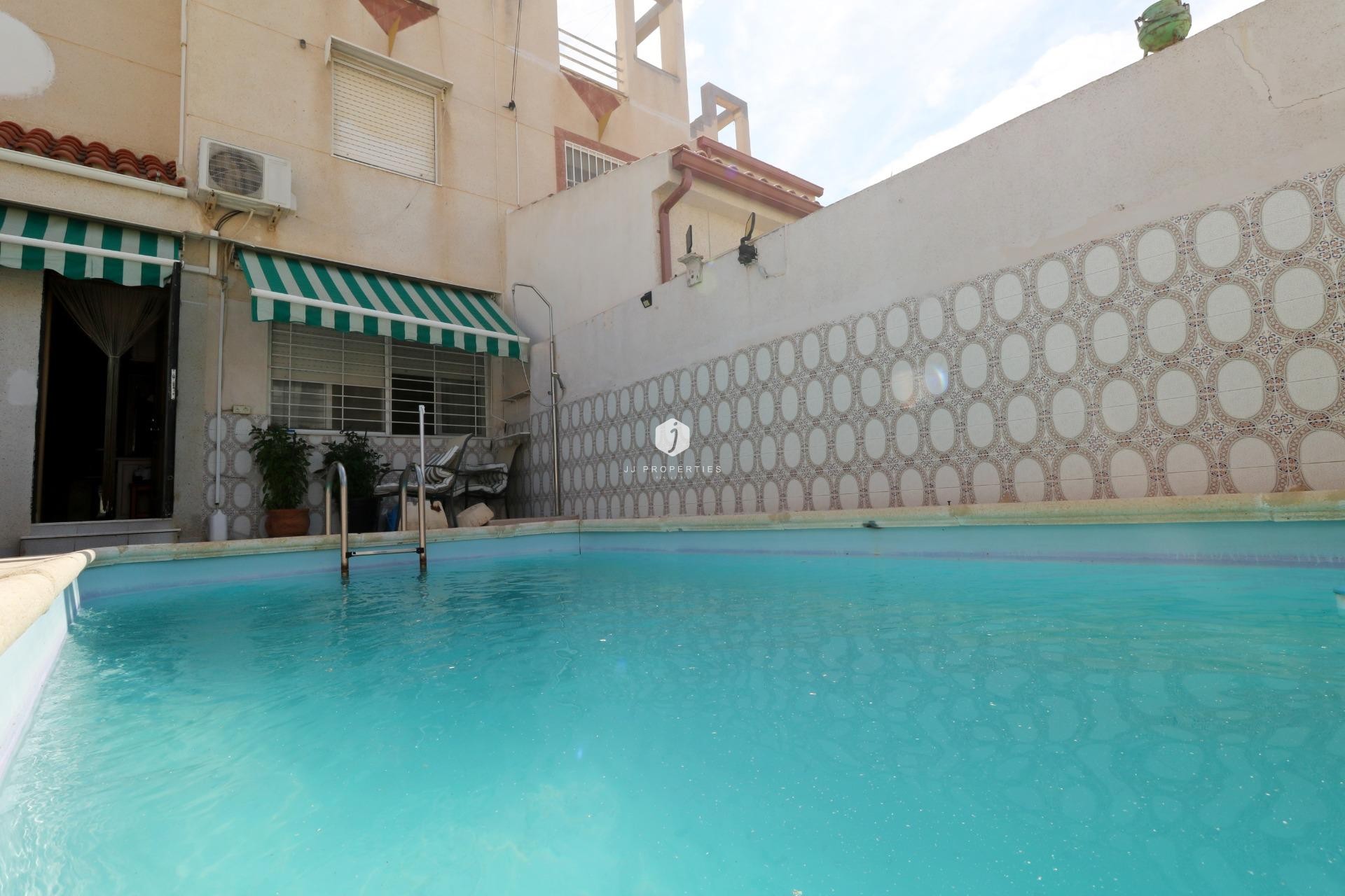 Resale - Chalet -
Torrevieja - Torretas