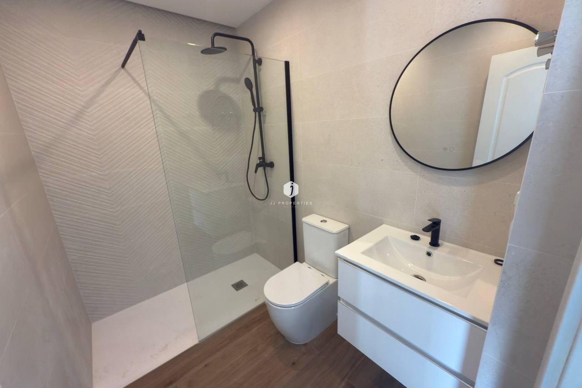 Resale - Chalet -
Torrevieja - Zona Los Frutales