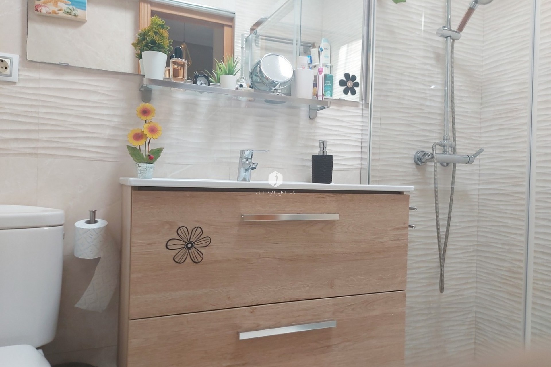 Resale - Chalet -
Torrevieja